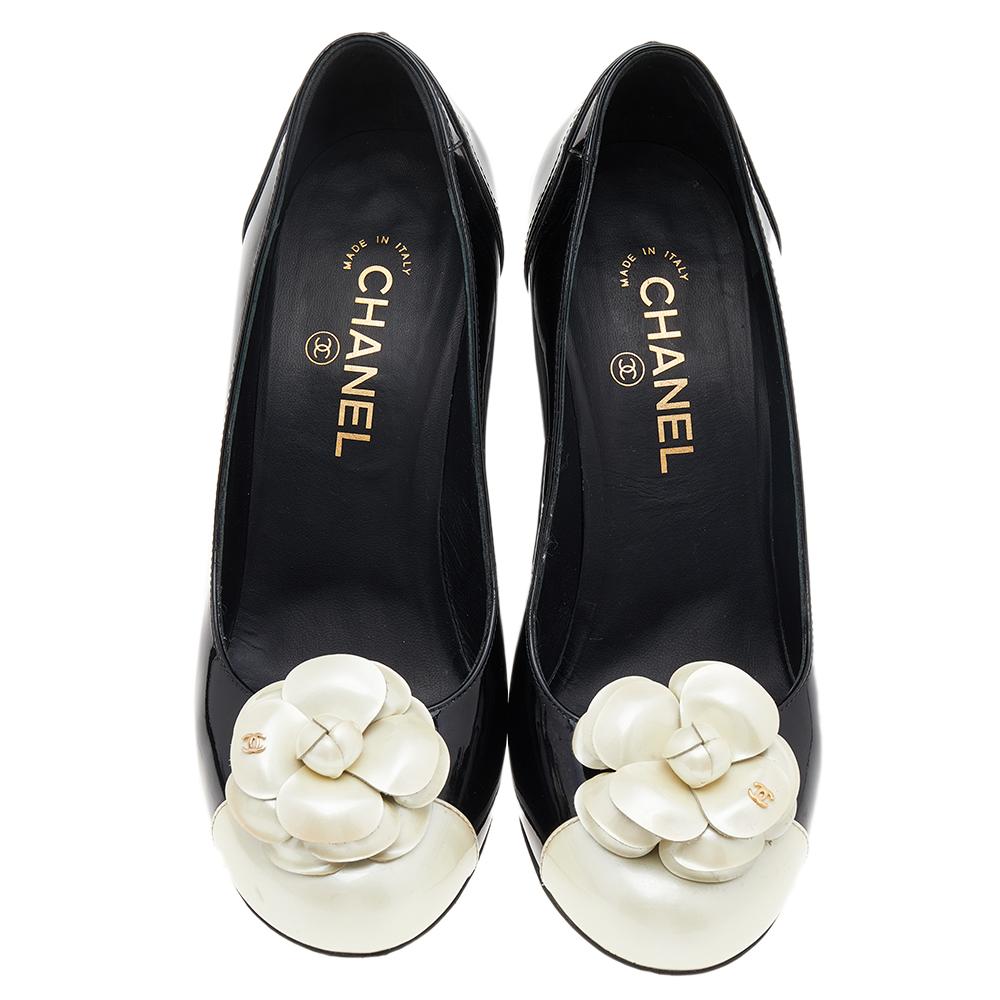 Women's Chanel Black/White Patent Leather Camellia Cap Toe Block Heel Pumps Size 39.5