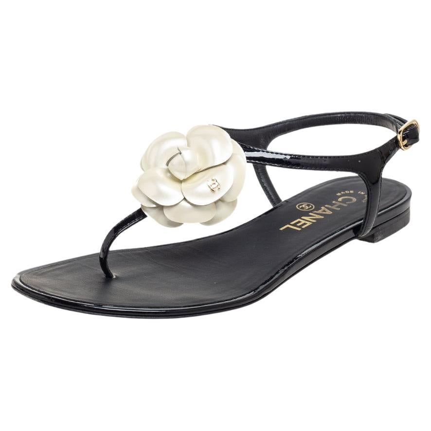 Chanel Black/White Patent Leather CC Camellia Flat Thong Sandals Size 36.5  at 1stDibs