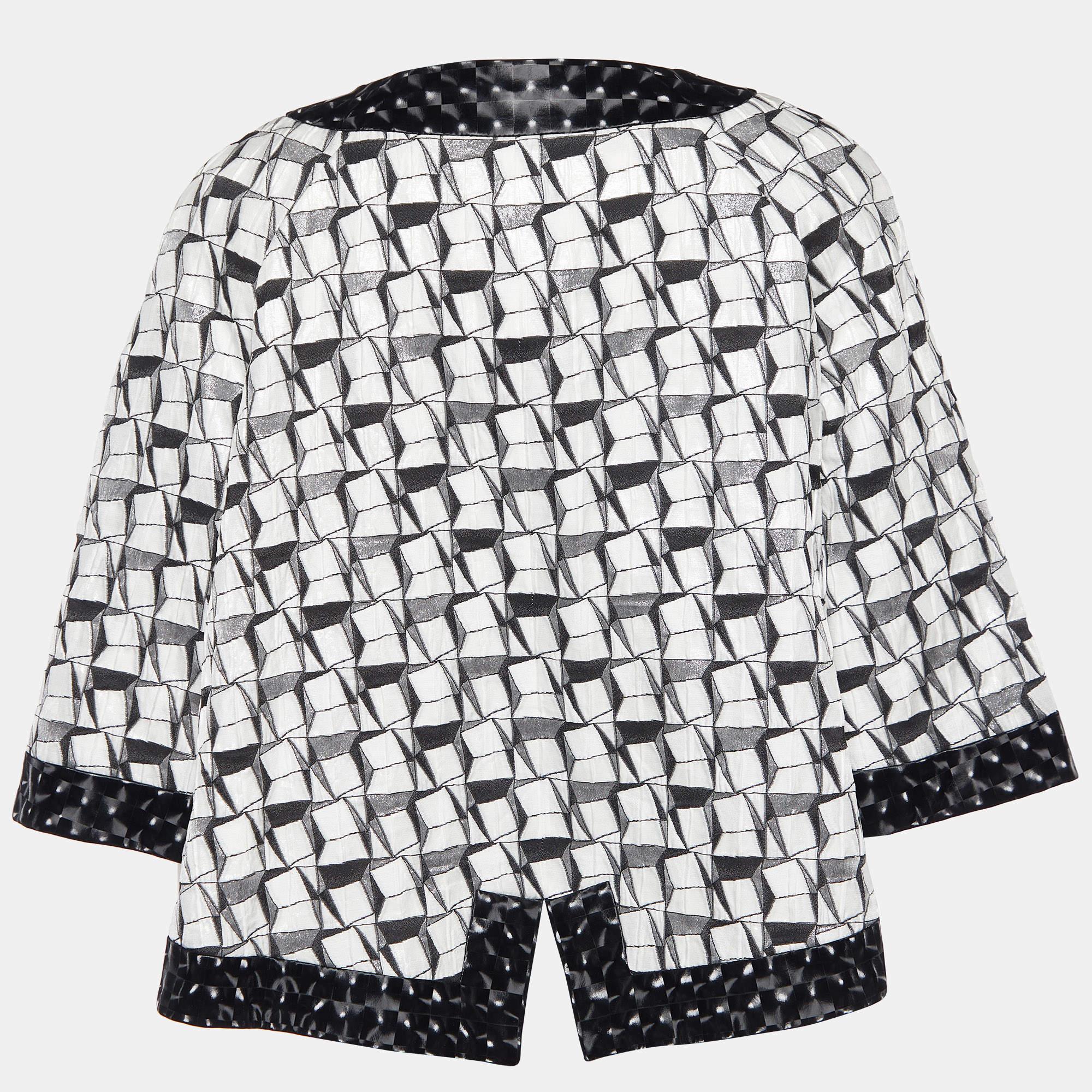 Chanel Schwarz/Weiß gemusterte Jacquard holografische Swing-Jacke L im Zustand „Gut“ im Angebot in Dubai, Al Qouz 2