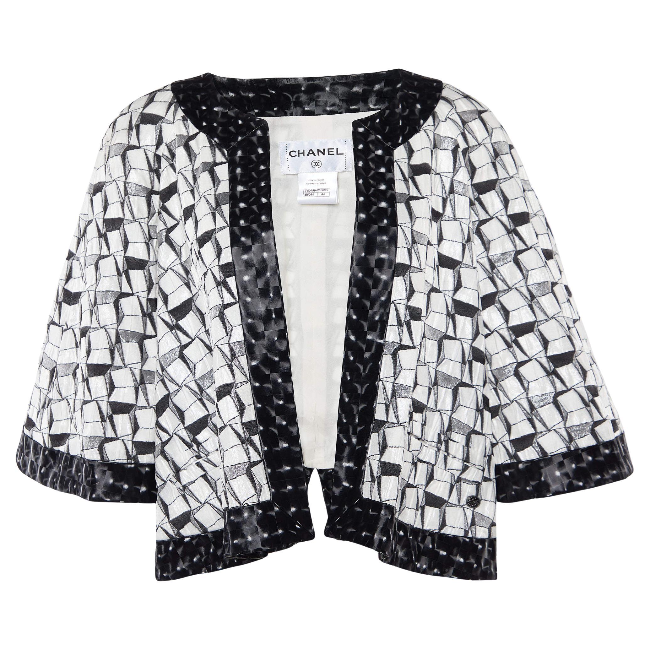 Chanel Schwarz/Weiß gemusterte Jacquard holografische Swing-Jacke L im Angebot