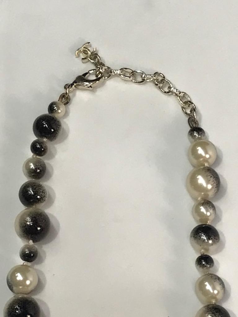 Chanel Black & White Pearl Necklace, Autumn 2015 Collection In Good Condition In New York, NY
