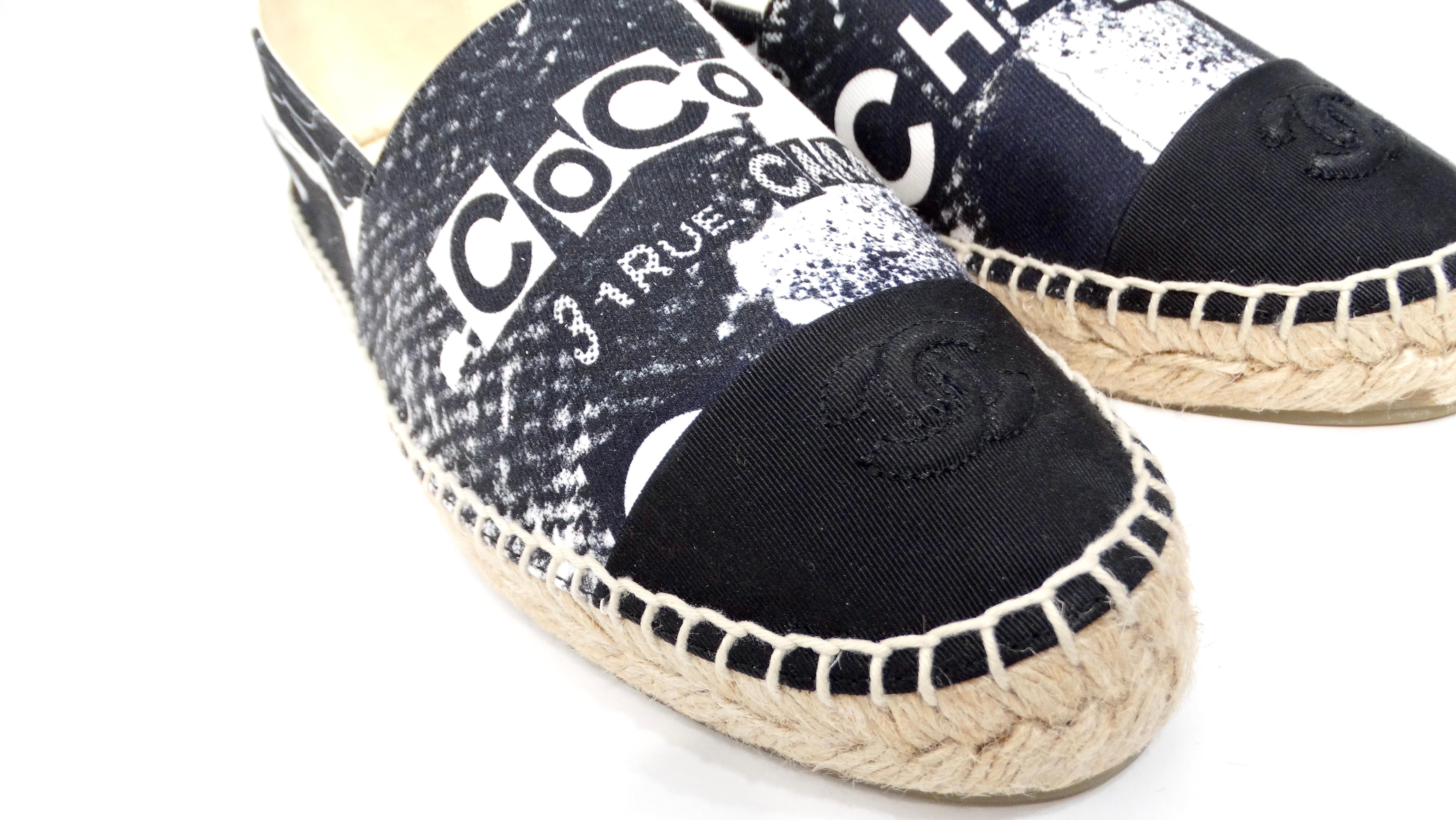 Chanel Black & White Printed Canvas Grosgrain 31 Rue Cambon Espadrilles In Good Condition For Sale In Scottsdale, AZ