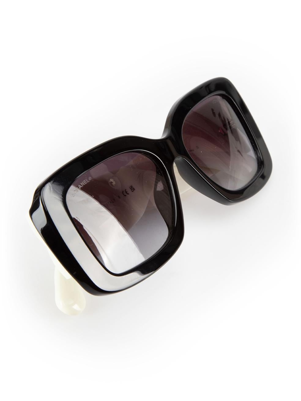 Chanel Black & White Quilted Arms Square Sunglasses For Sale 4