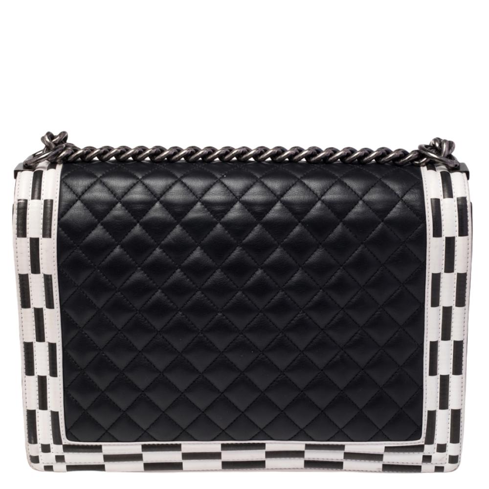 Every Chanel creation deserves to be etched with honor in the history of fashion as they carry irreplaceable style. Like this stunner of a Boy Flap that has been exquisitely crafted from quilted leather. It does not only bring black & white shades