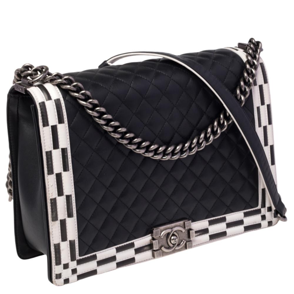 Chanel Black/White Quilted Leather Large Checkerboard Trim Boy Flap Bag In Good Condition In Dubai, Al Qouz 2