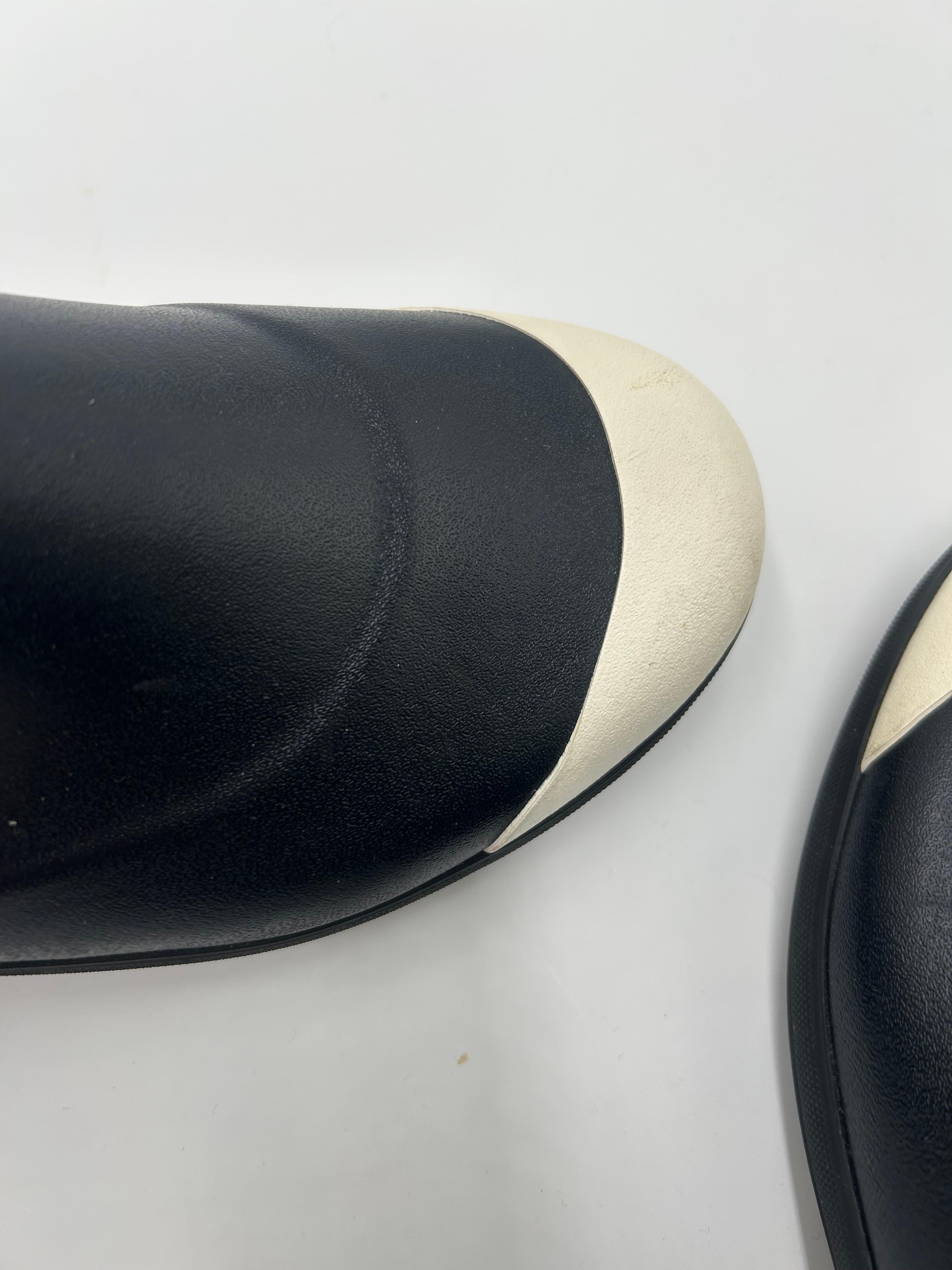 Chanel Stivali da pioggia bianchi e neri misura 39/8.5 in vendita 8