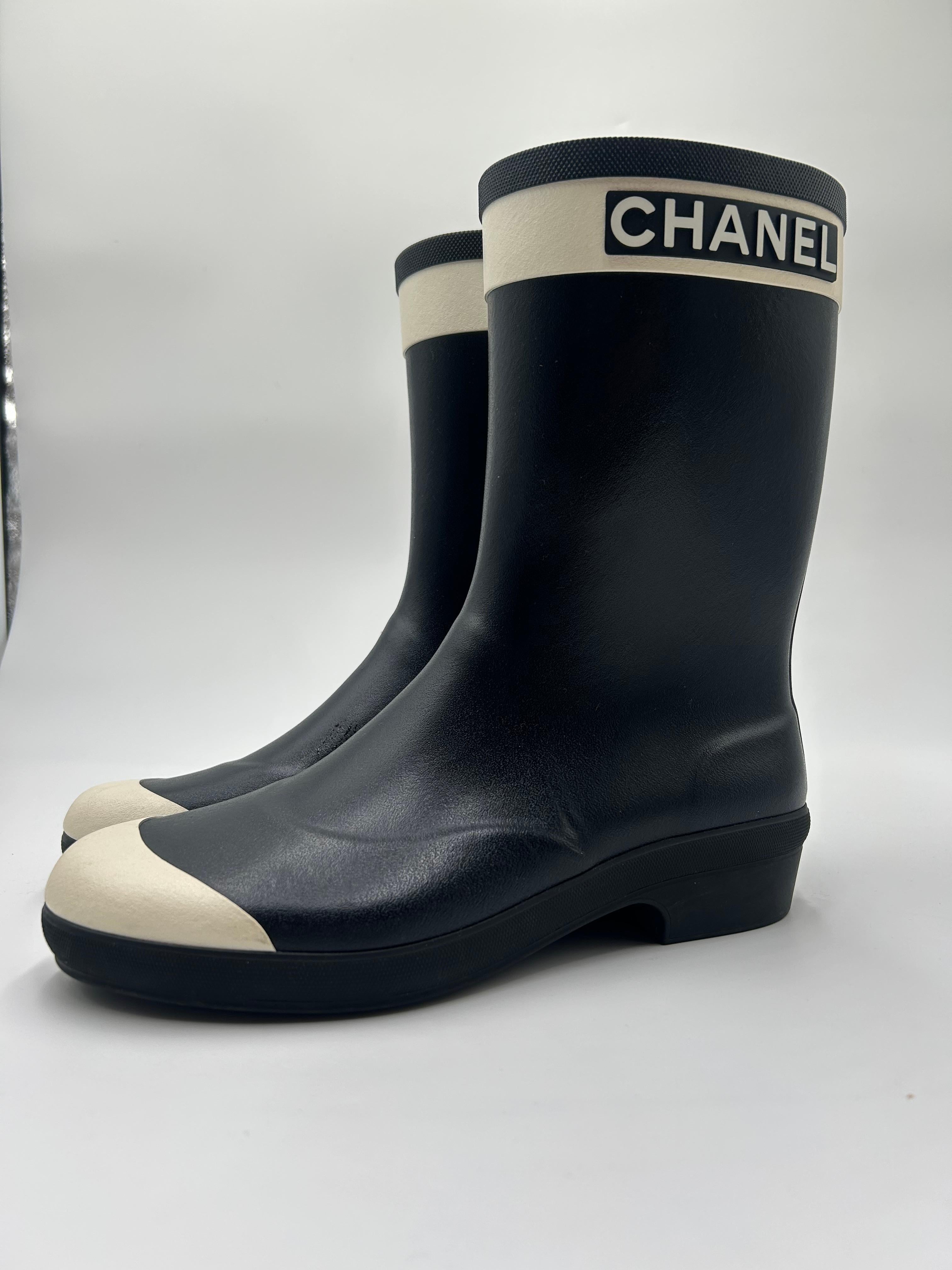 da uomo o donna Chanel Stivali da pioggia bianchi e neri misura 39/8.5 in vendita