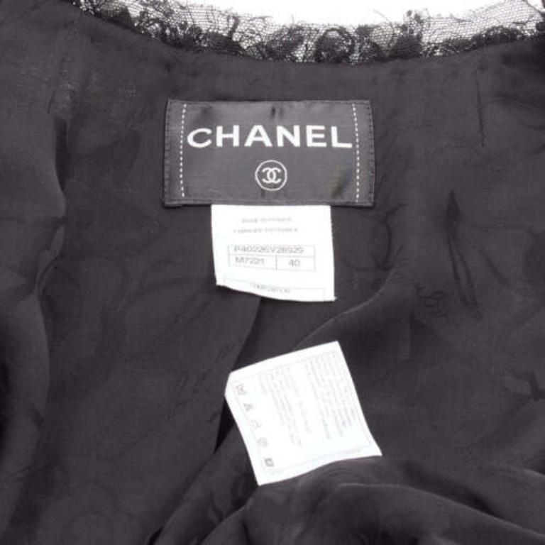 CHANEL Schwarzweiße, roh ausgefranste, karierte Tweed-Knöpfe in Kurzform mit Griffoix-Knöpfen FR40 L im Angebot 5