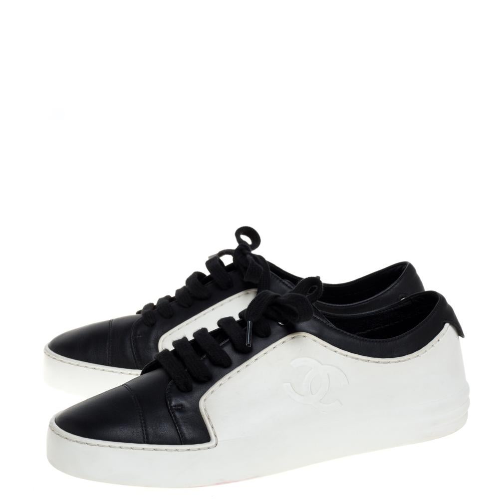 Gray Chanel Black/White Rubber and Leather CC Low Top Sneakers Size 40