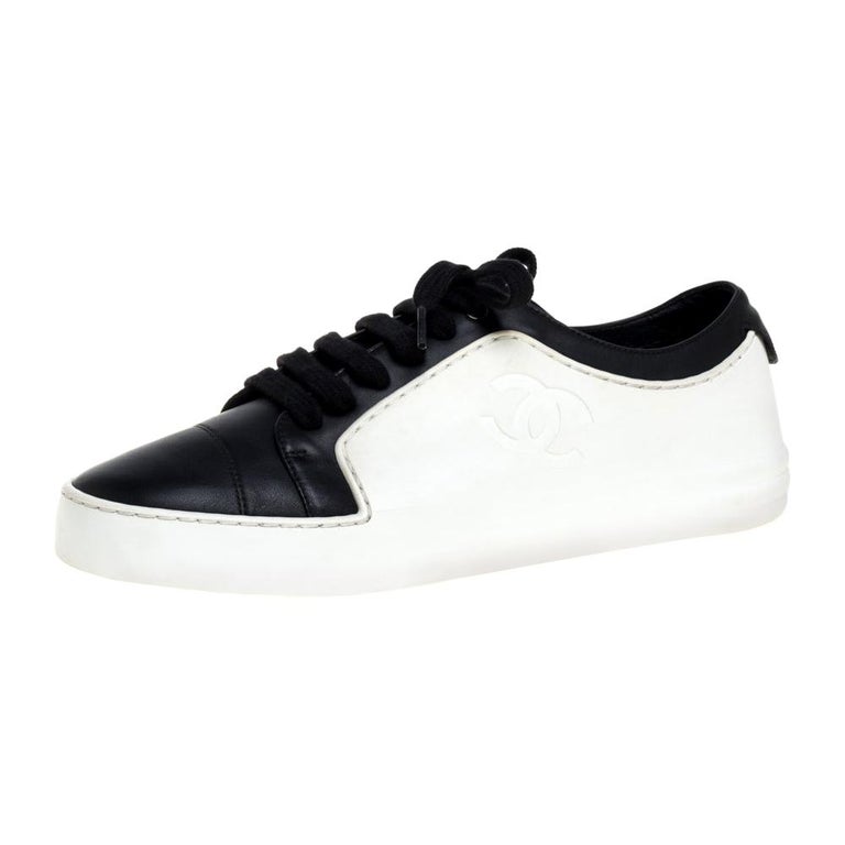 Chanel Black/White Rubber and Leather CC Low Top Sneakers Size 40 at  1stDibs