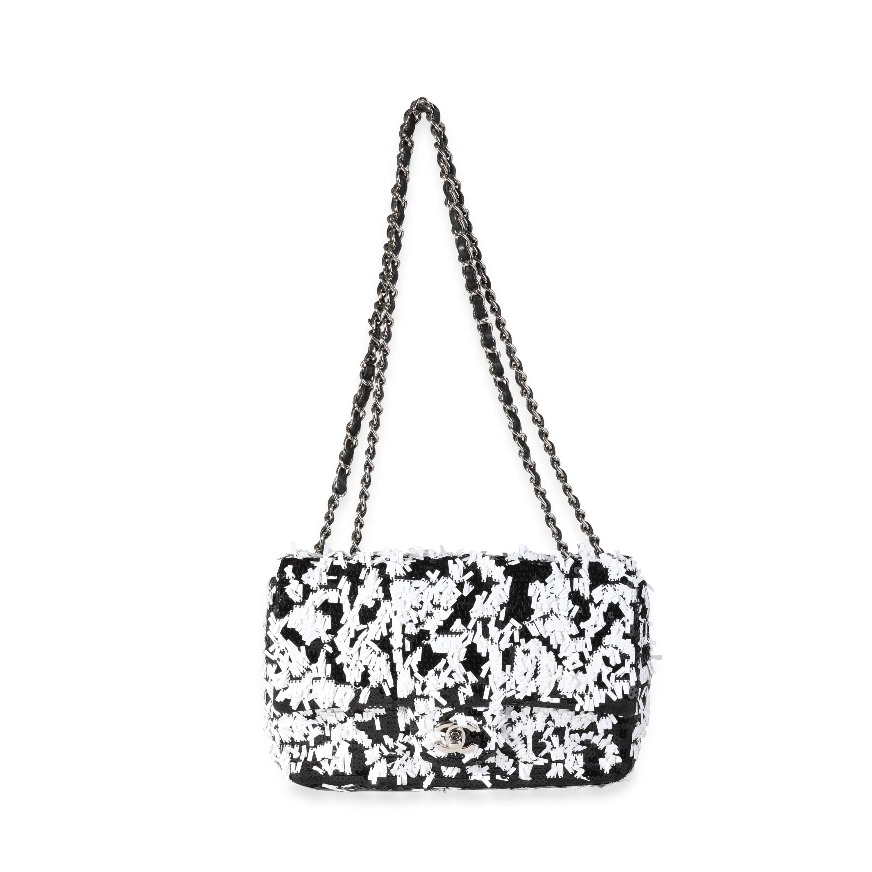 Listing Title: Chanel Black & White Sequin Medium Single Flap Bag
SKU: 118012
Condition: Pre-owned (3000)
Handbag Condition: Very Good
Condition Comments: Very Good Condition. Scratching to hardware. Light scuffing to interior leather.
Brand: