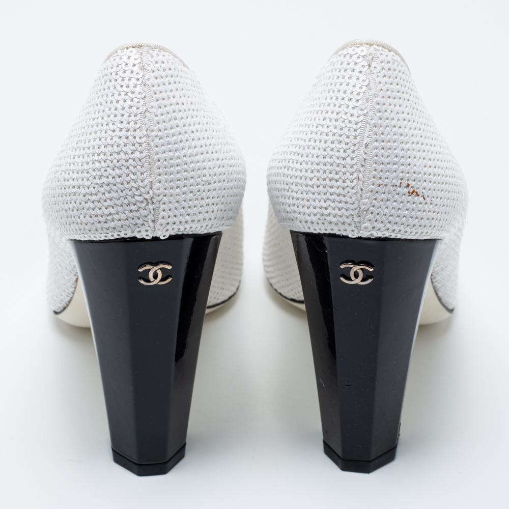 Gray Chanel Black/White Sequins Escarpins Camellia CC Pumps Size 38.5