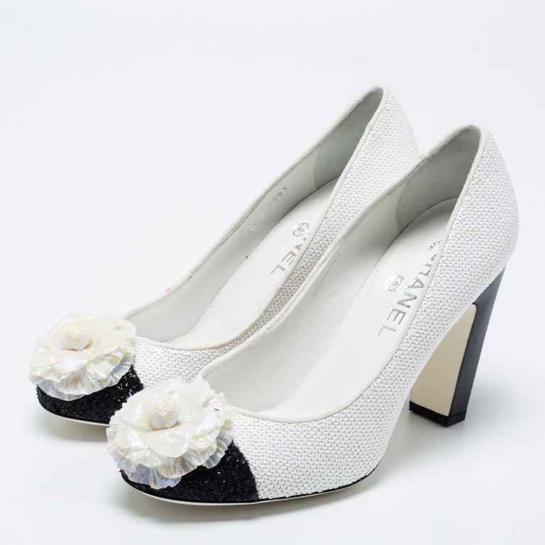 Chanel Black/White Sequins Escarpins Camellia CC Pumps Size 38.5 For Sale  at 1stDibs