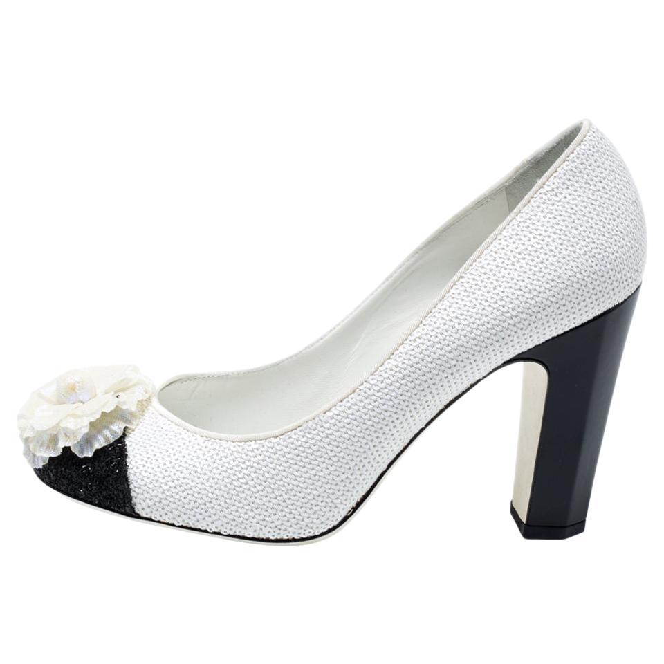 Chanel Black/White Sequins Escarpins Camellia CC Pumps Size 38.5 For Sale  at 1stDibs