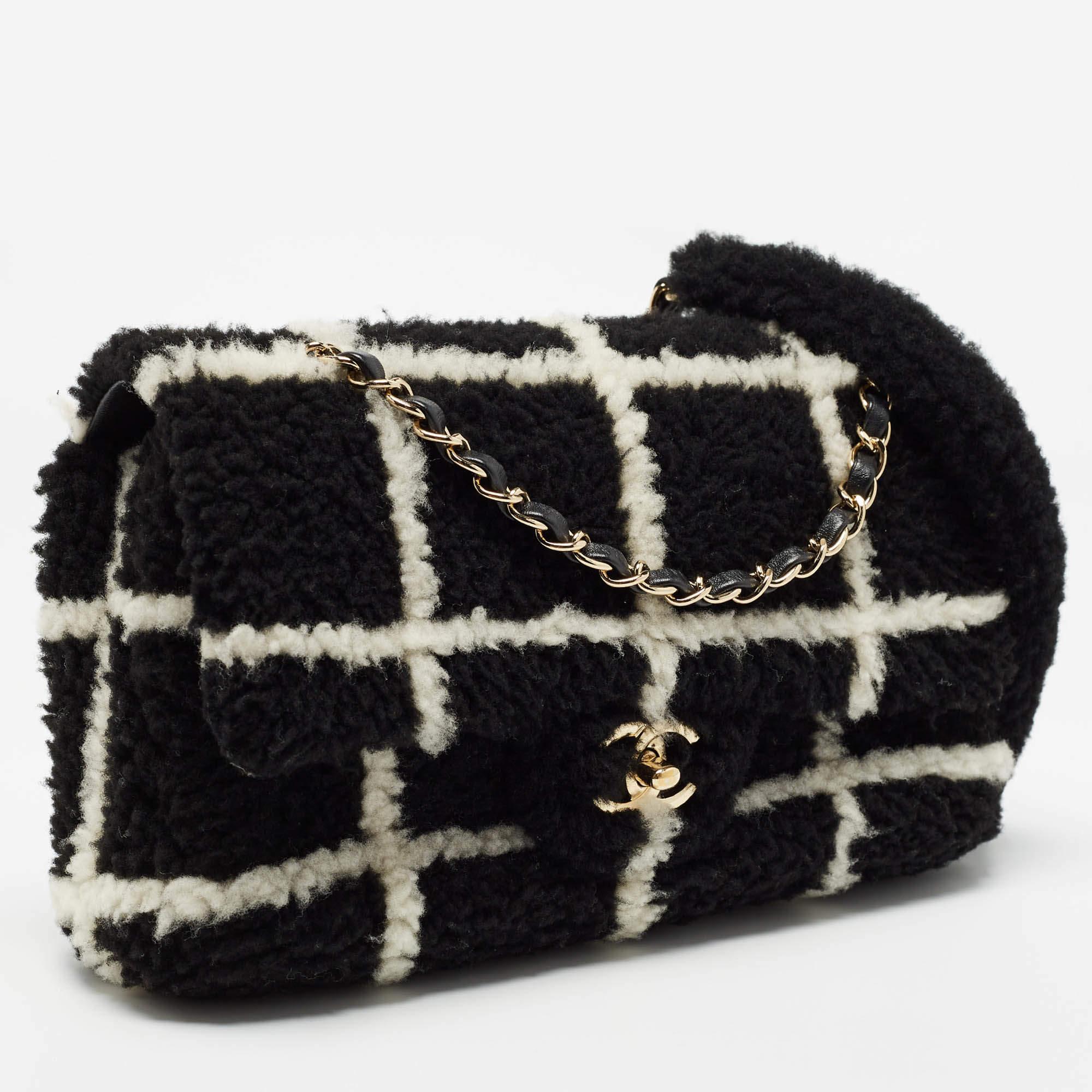 Chanel Black/White Shearling Classic Flap Bag In Excellent Condition In Dubai, Al Qouz 2