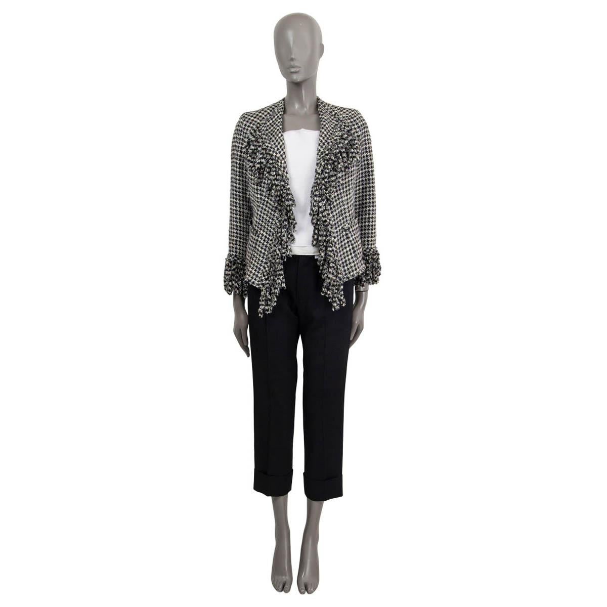 100% authentic Chanel 2007 open houndstooth tweed jacket in light off-white, grey, navy and black silk (50%), linen (35%) and wool (15%) featuring fringed edges and two patch pockets on the front. Lined in black black silk (98%) and elastane (2%).