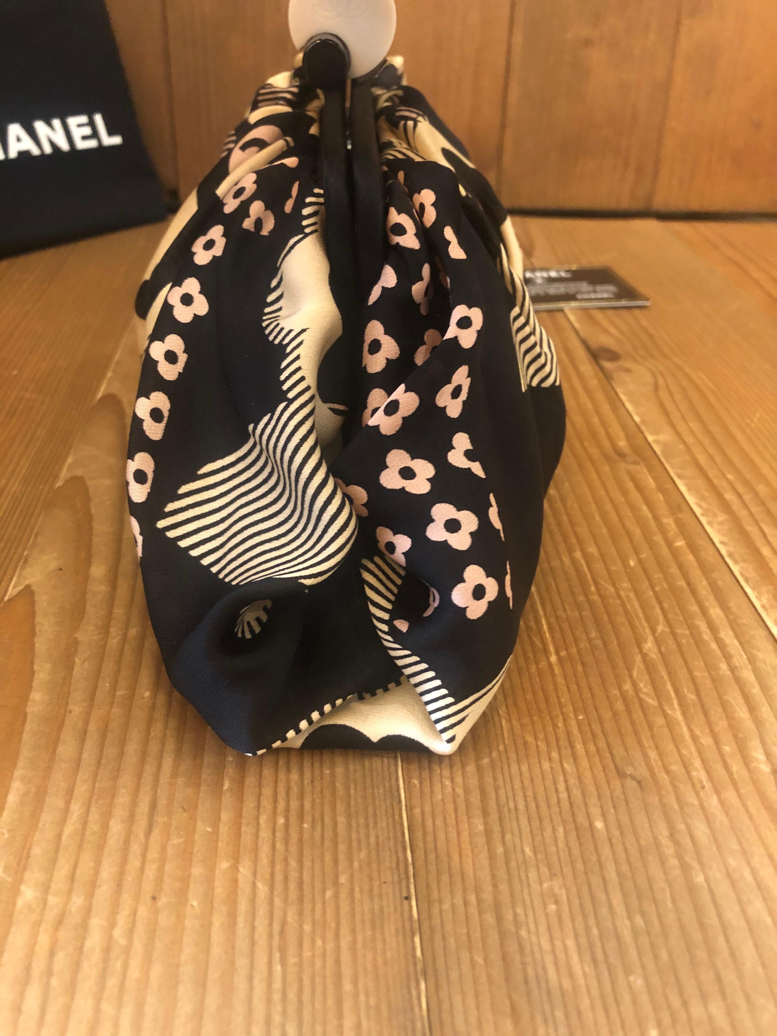 Chanel Black White Silk Camillia Clutch Bag In Good Condition In Bangkok, TH