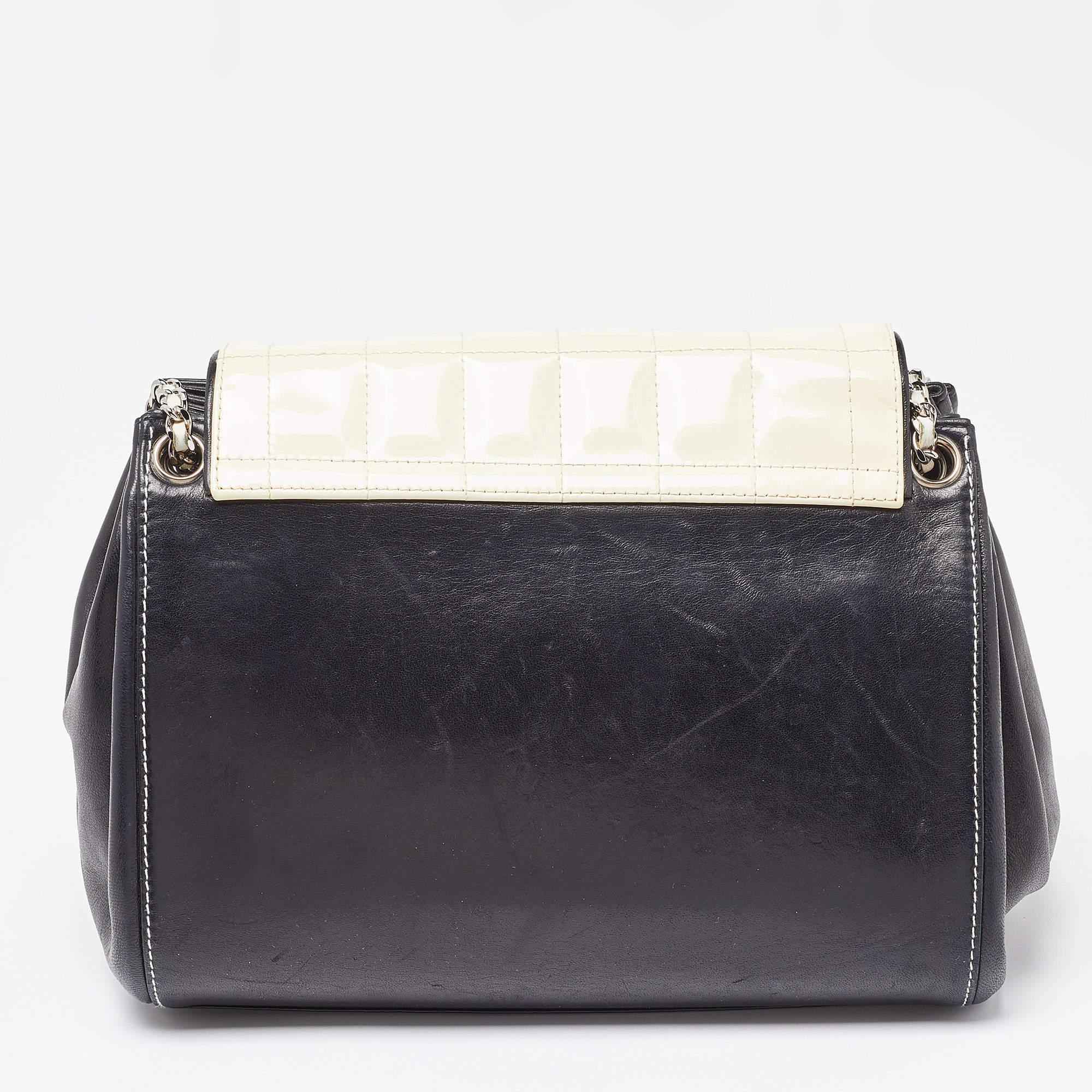 Chanel Black/White Square Quilted Patent Leather Accordion Flap Bag In Good Condition In Dubai, Al Qouz 2