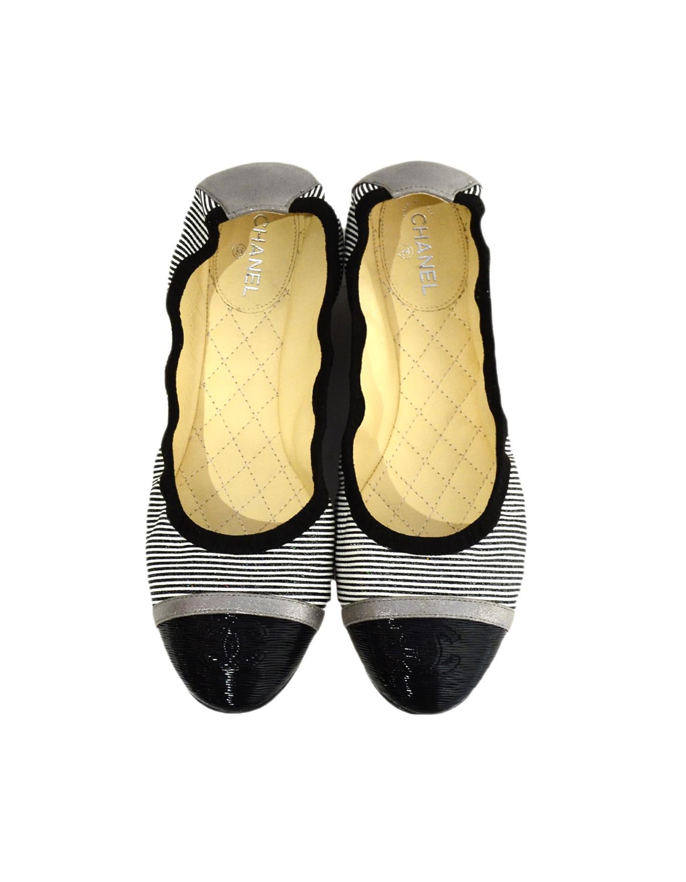 Chanel Black/White Striped Elastic Ballet Flats w/ Cap Toe sz 39 In Excellent Condition In New York, NY