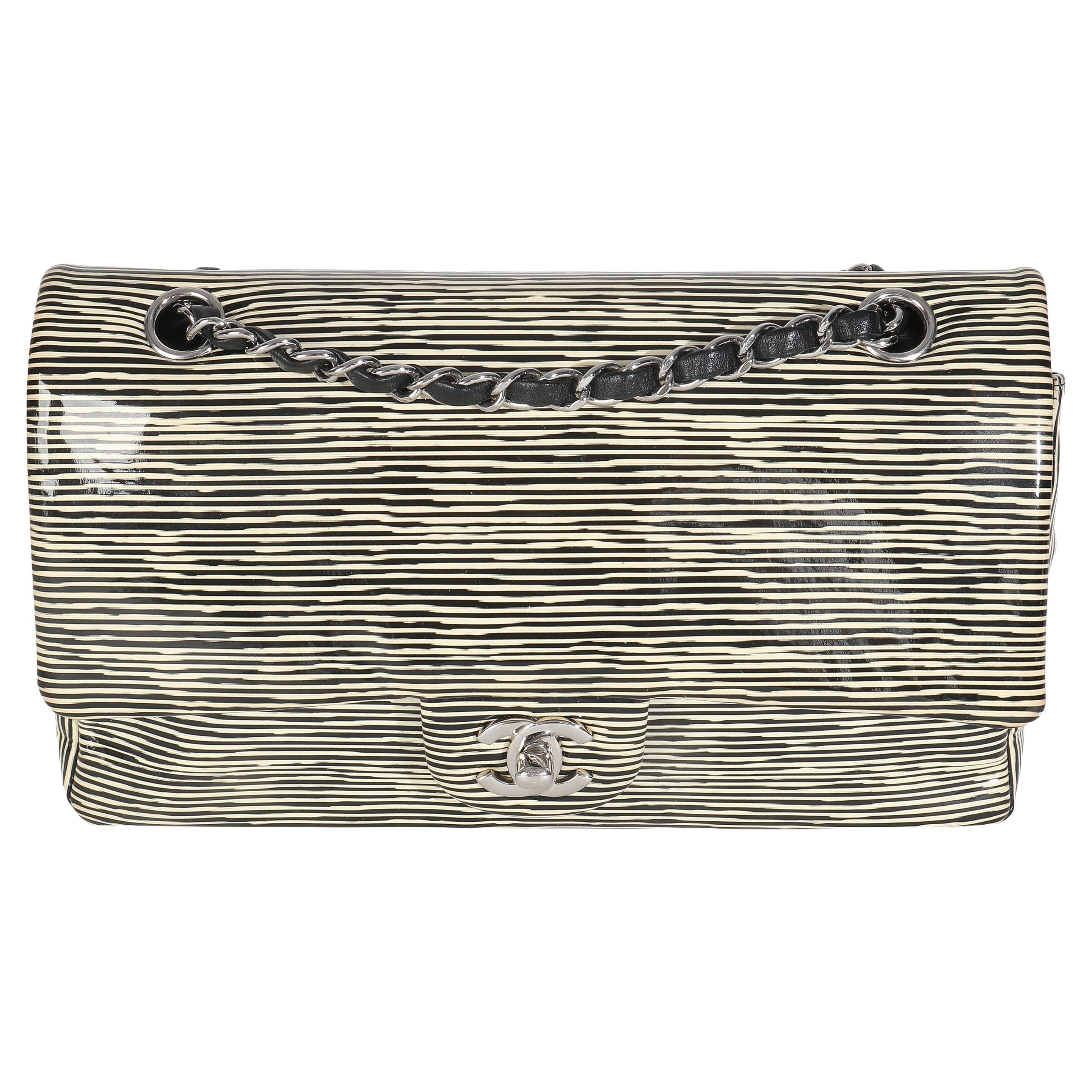 Chanel Schwarz-Weiß gestreiftes Patent Medium Classic Double Flap Bag