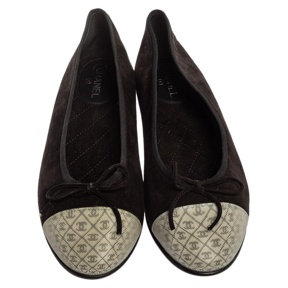 A common sight in the closets of fashionistas is a pair of Chanel ballet flats. They are perfect to wear on busy days and just stylish enough to assist one's style. These are crafted from black & white suede and feature a hologram 3D CC logo
