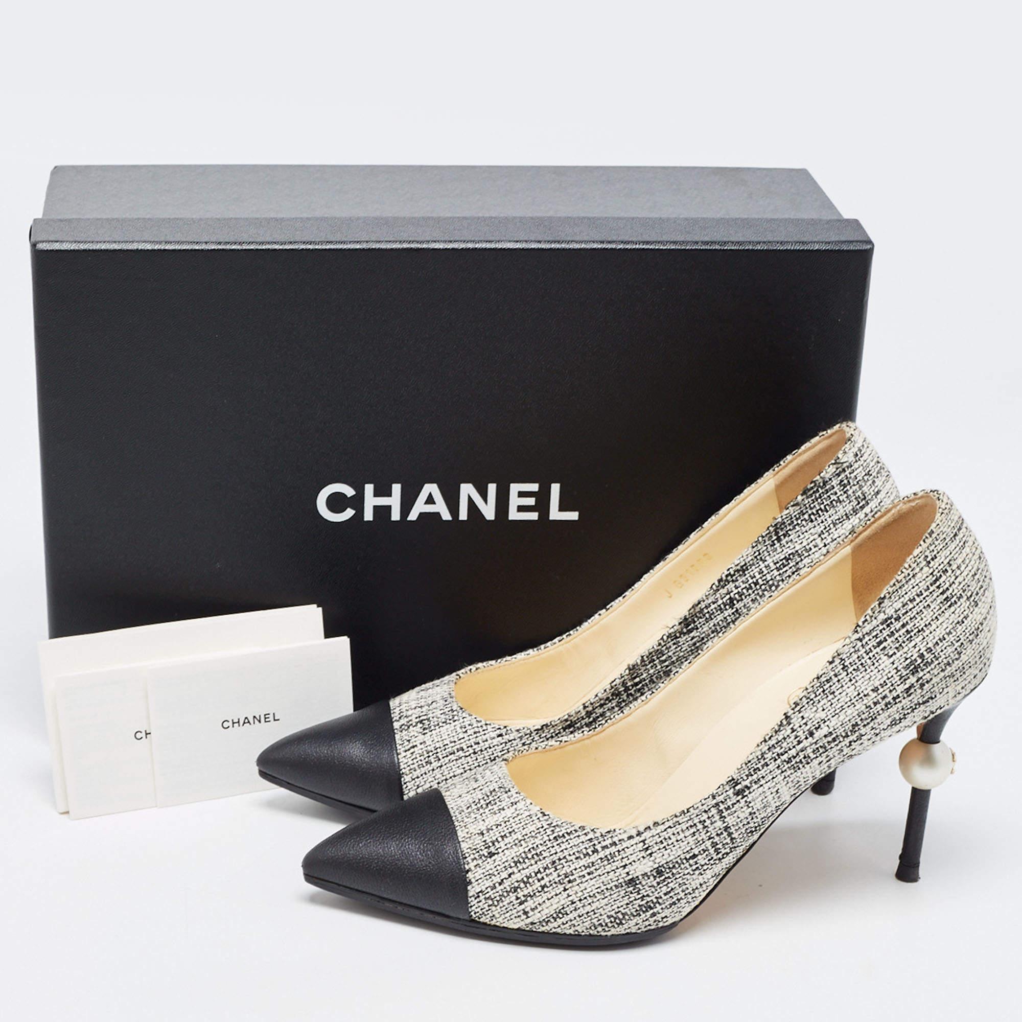 Chanel Black/White Tweed And Leather Cap Toe CC Pearl Heel Pumps Size 39 4