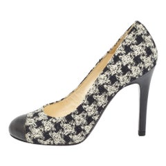 Chanel Black/White Tweed and Leather Cap Toe CC Pumps Size 38.5
