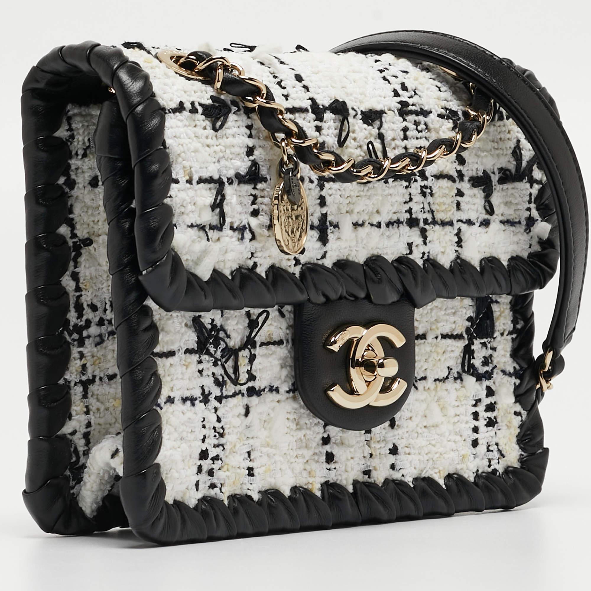 Chanel - Mini sac à rabat My Own Frame en cuir et tweed noir et blanc 7