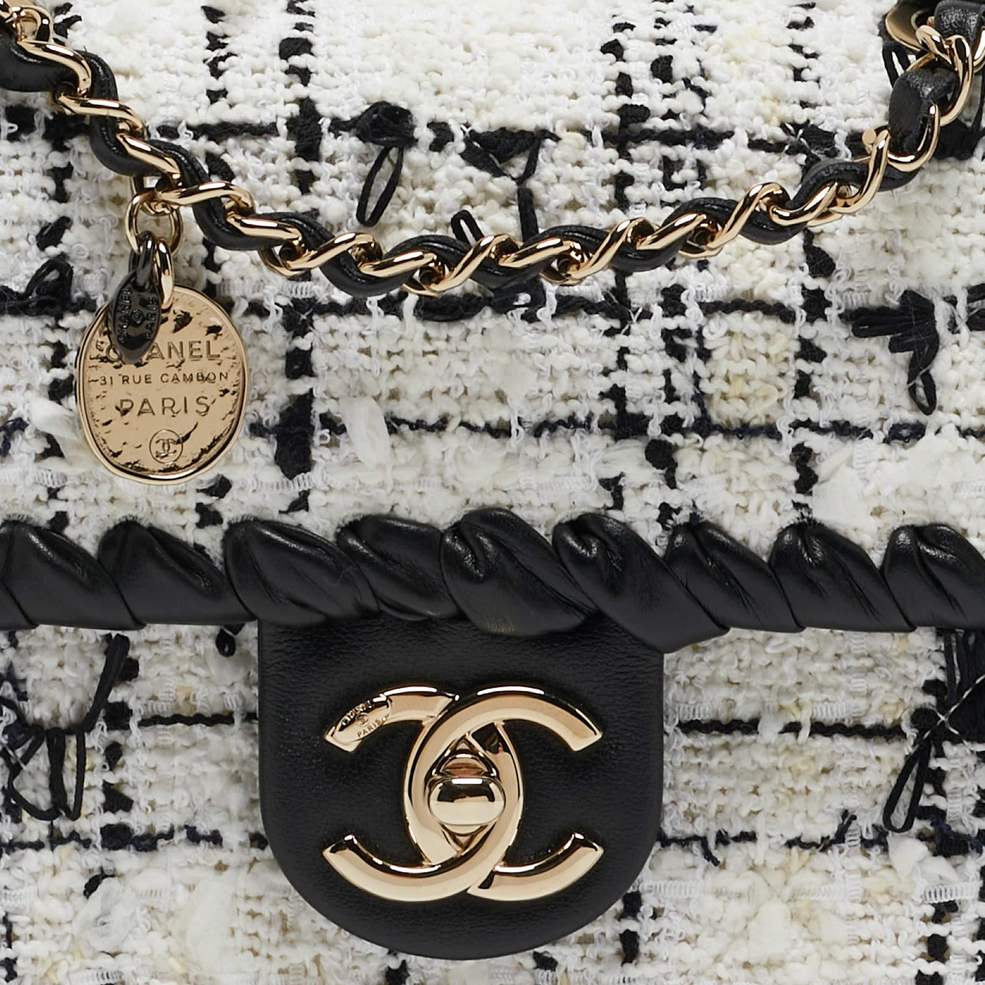 Chanel - Mini sac à rabat My Own Frame en cuir et tweed noir et blanc 9