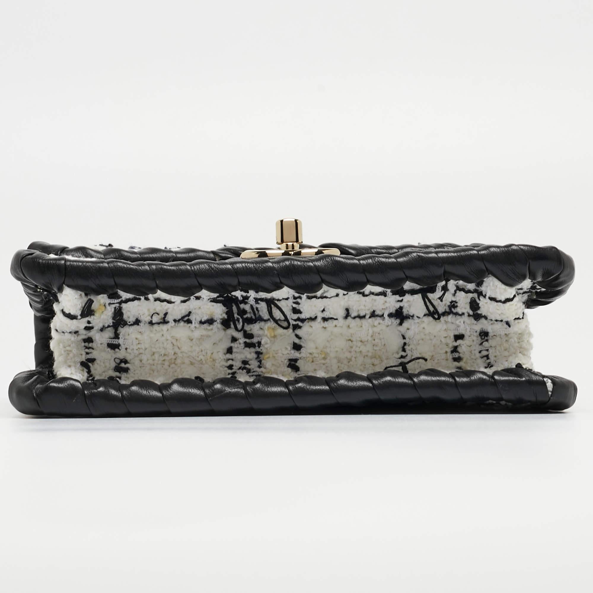 Chanel - Mini sac à rabat My Own Frame en cuir et tweed noir et blanc 10