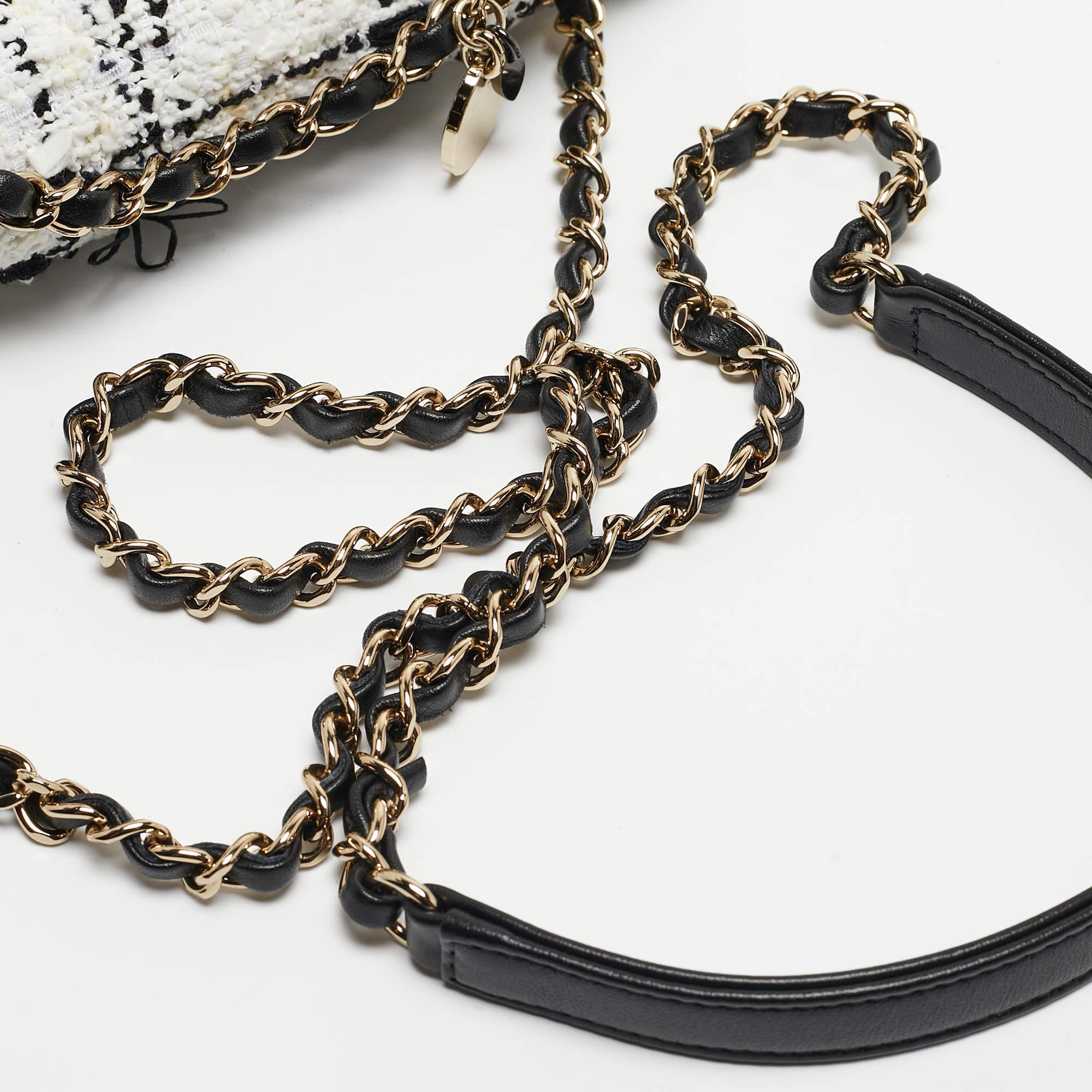 Chanel - Mini sac à rabat My Own Frame en cuir et tweed noir et blanc 5