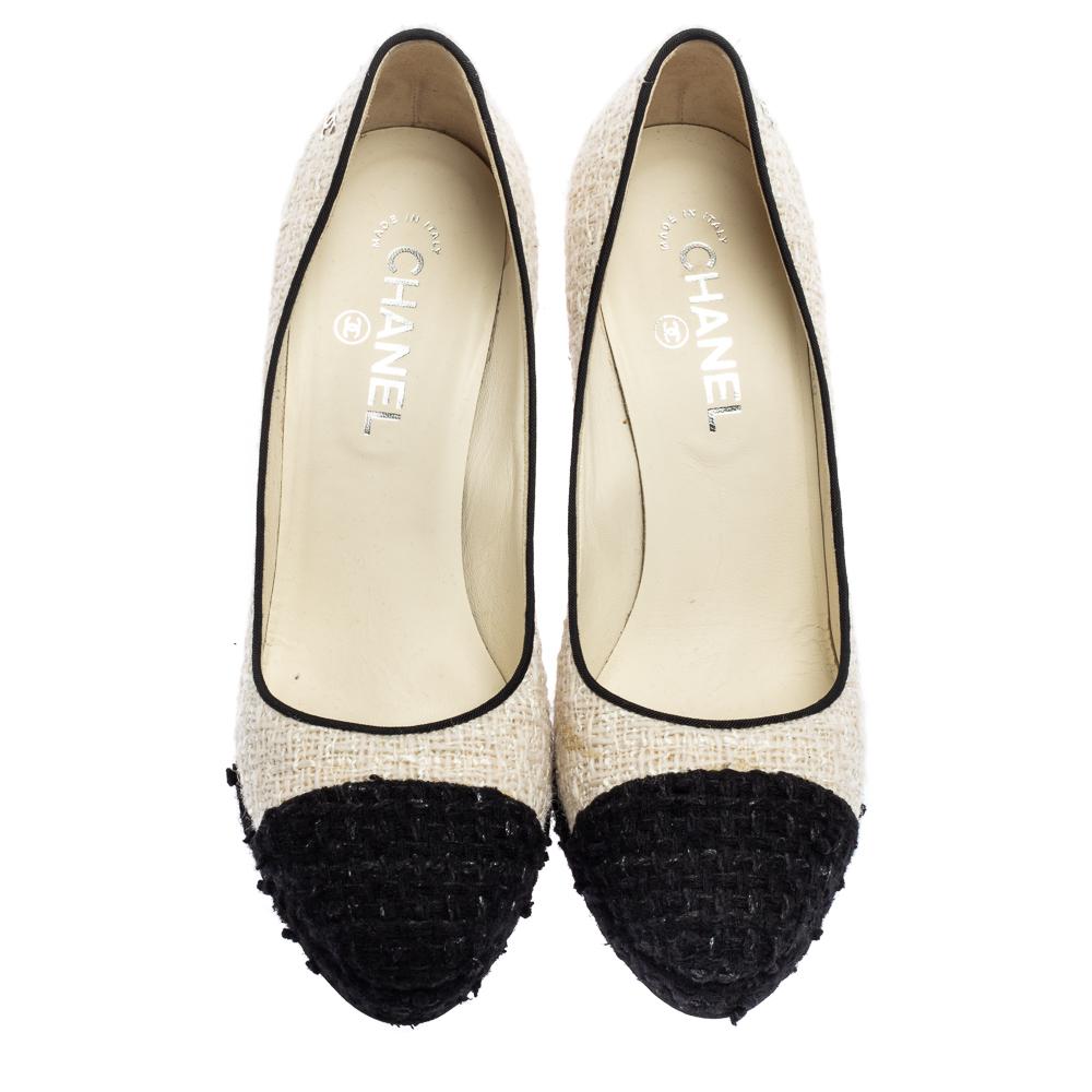 These black and white pumps from Chanel have been crafted from tweed and designed to complement all your elegant outfits. They are endowed with comfortable leather insoles and are elevated on platforms as well as 11.5 cm heels.

Includes: Original