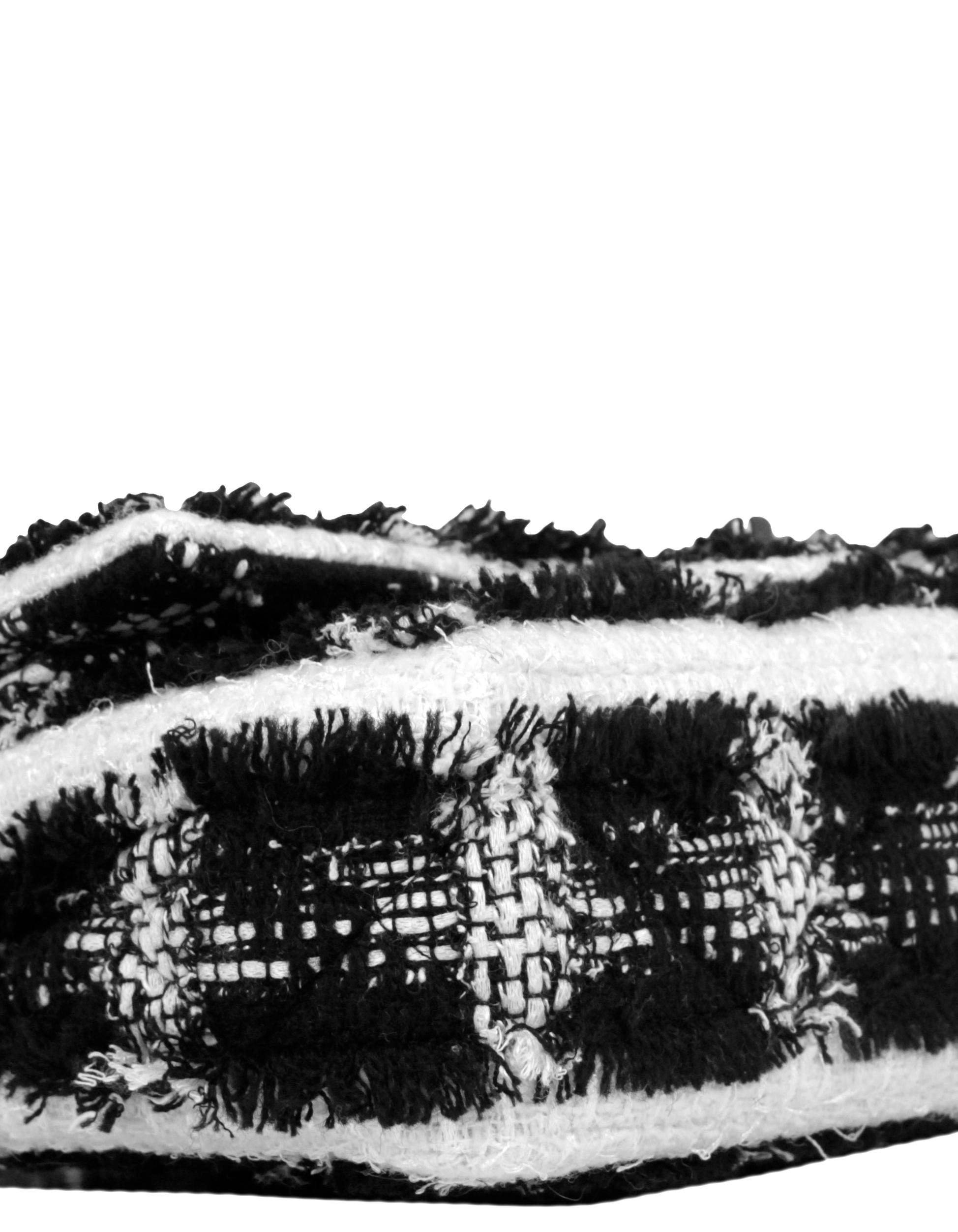 Chanel Schwarz/Weiß Tweed Medium Classic Double Flap Tasche rt $9, 400 Damen im Angebot