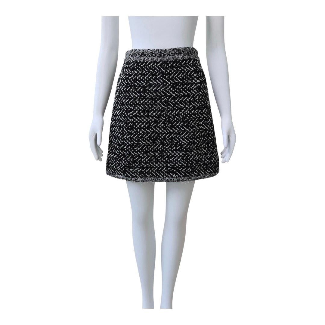 Women's CHANEL Black & White Tweed Mini Skirt For Sale