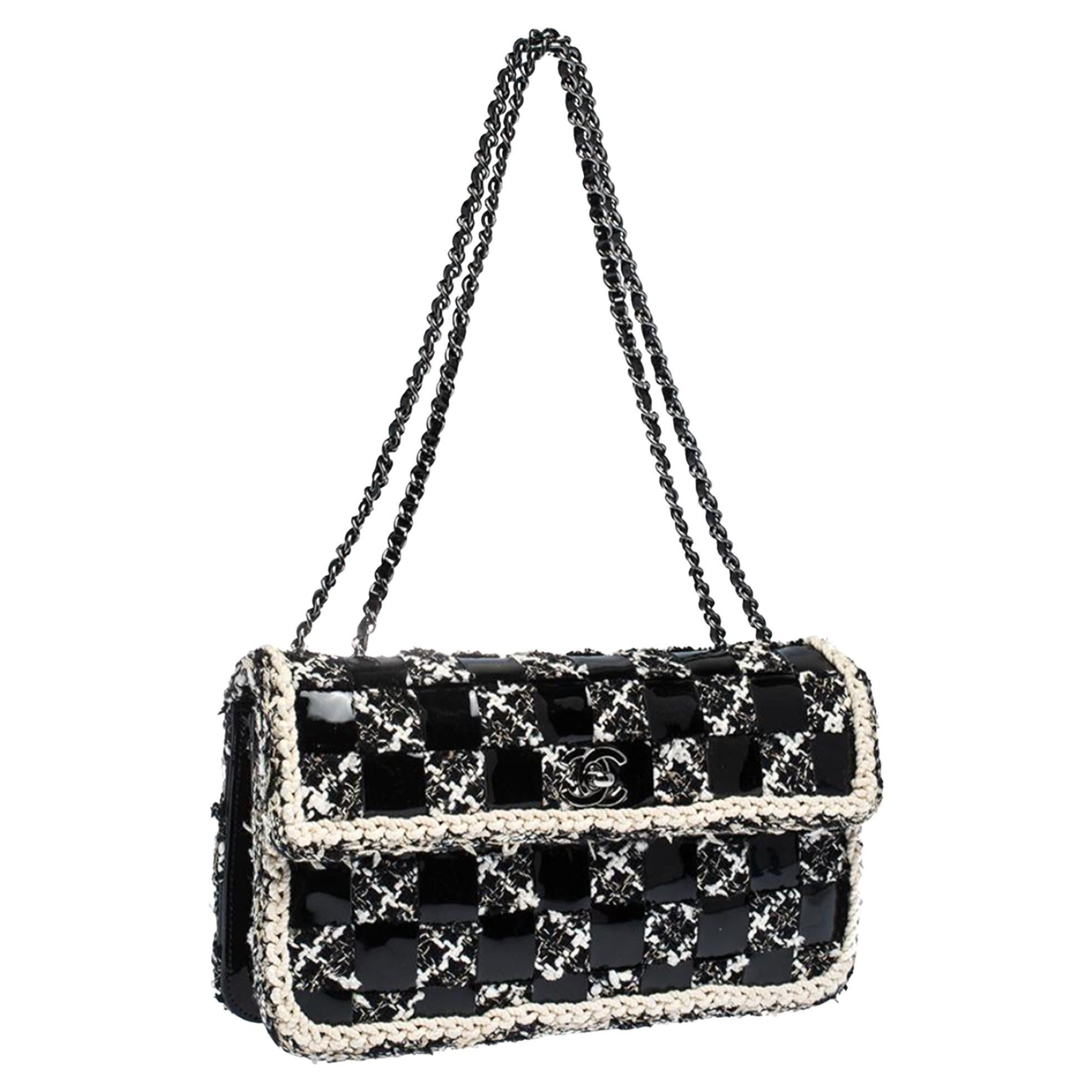 Chanel Black White Tweed Vintage Interwoven Classic Flap Bag

Year: 2004-2005

Black and creme tweed Chanel Small Flap bag with ruthenium hardware, convertible shoulder strap with chain-link and patent leather accents, woven patent leather detailing