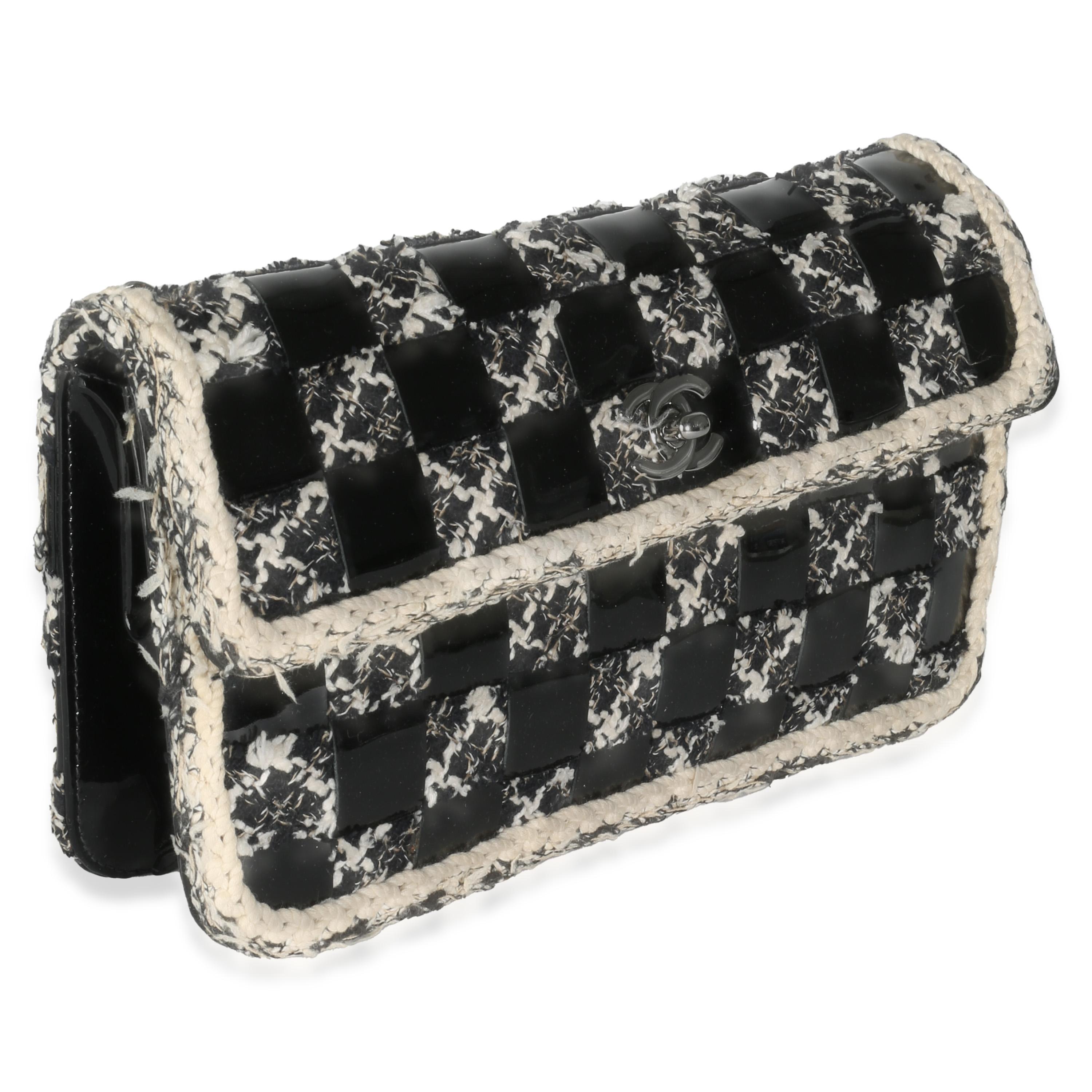 Chanel Black White Tweed Woven Patent Medium Flap Bag In Excellent Condition For Sale In New York, NY