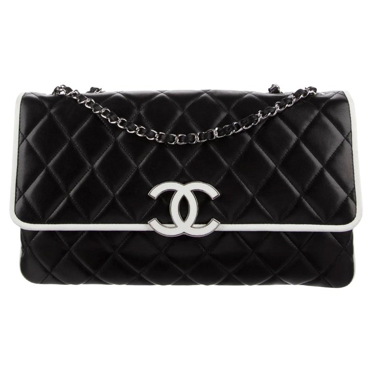 chanel bag in white