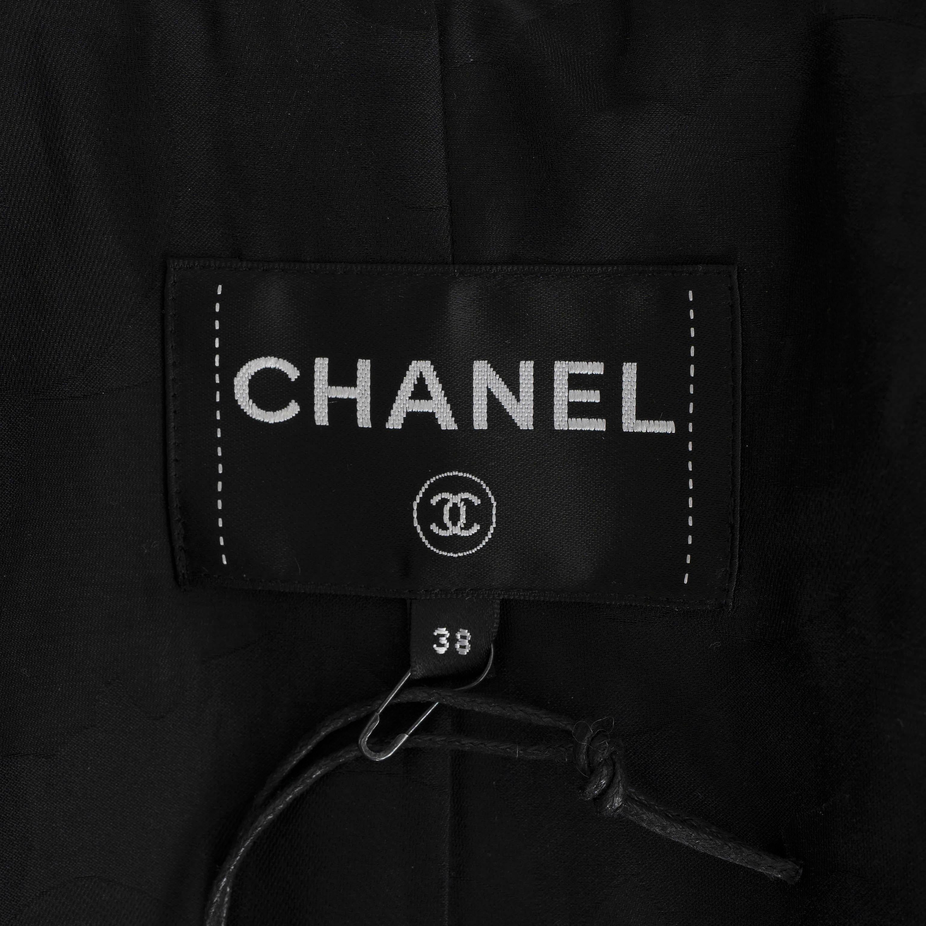 CHANEL black & white wool 19C LA PAUSA TWEED Jacket 38 S For Sale 2