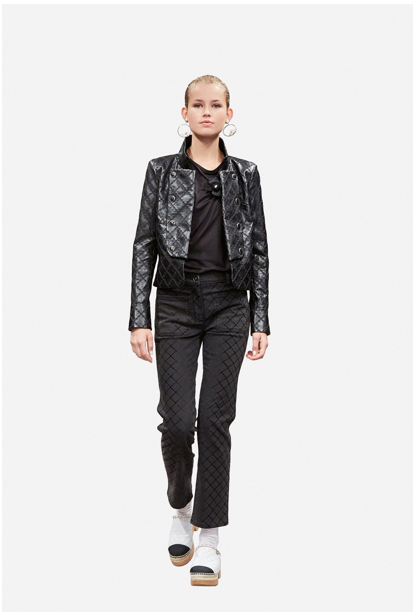 CHANEL black & white wool 19C LA PAUSA TWEED Jacket 38 S For Sale 4