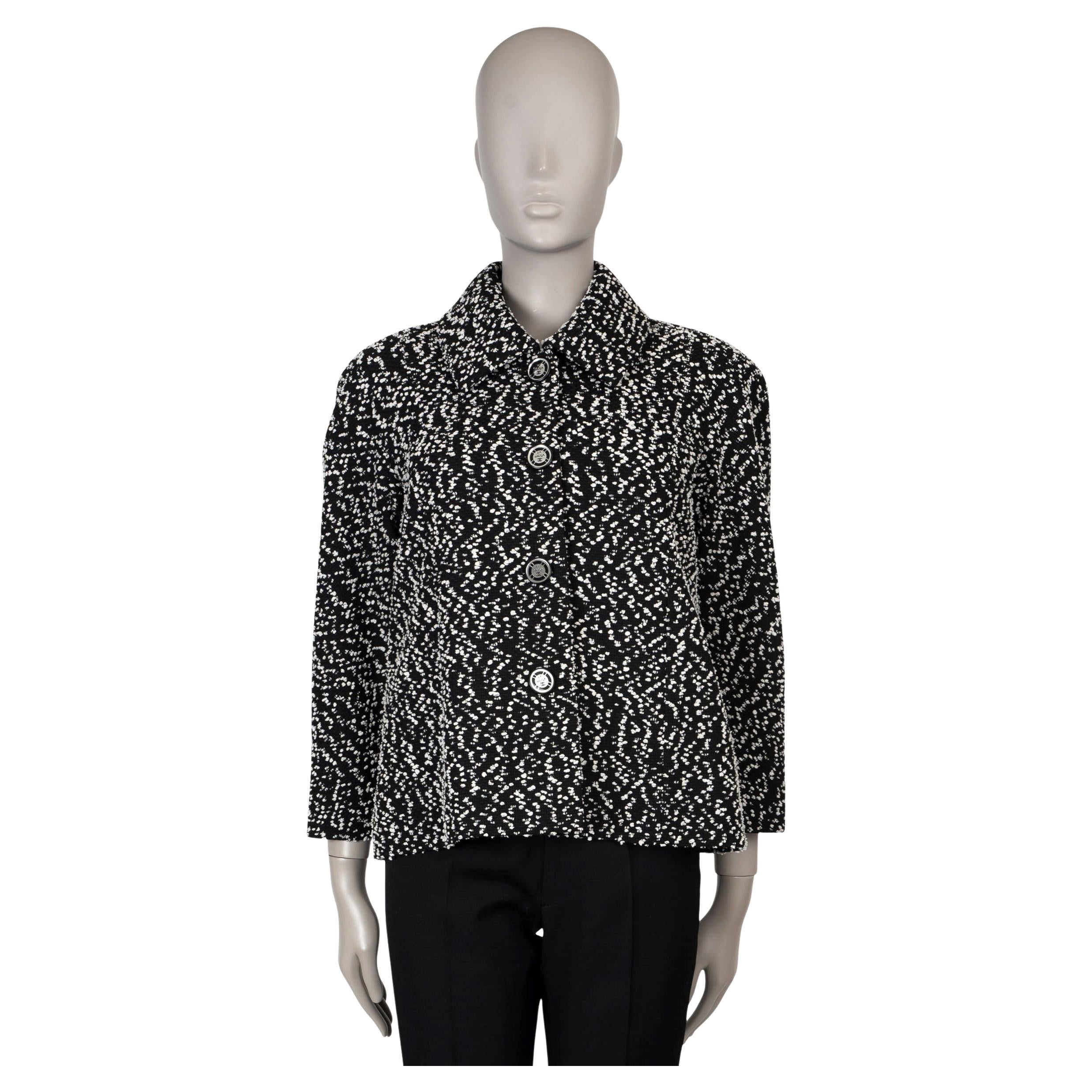 CHANEL black & white wool 19C LA PAUSA TWEED Jacket 38 S For Sale