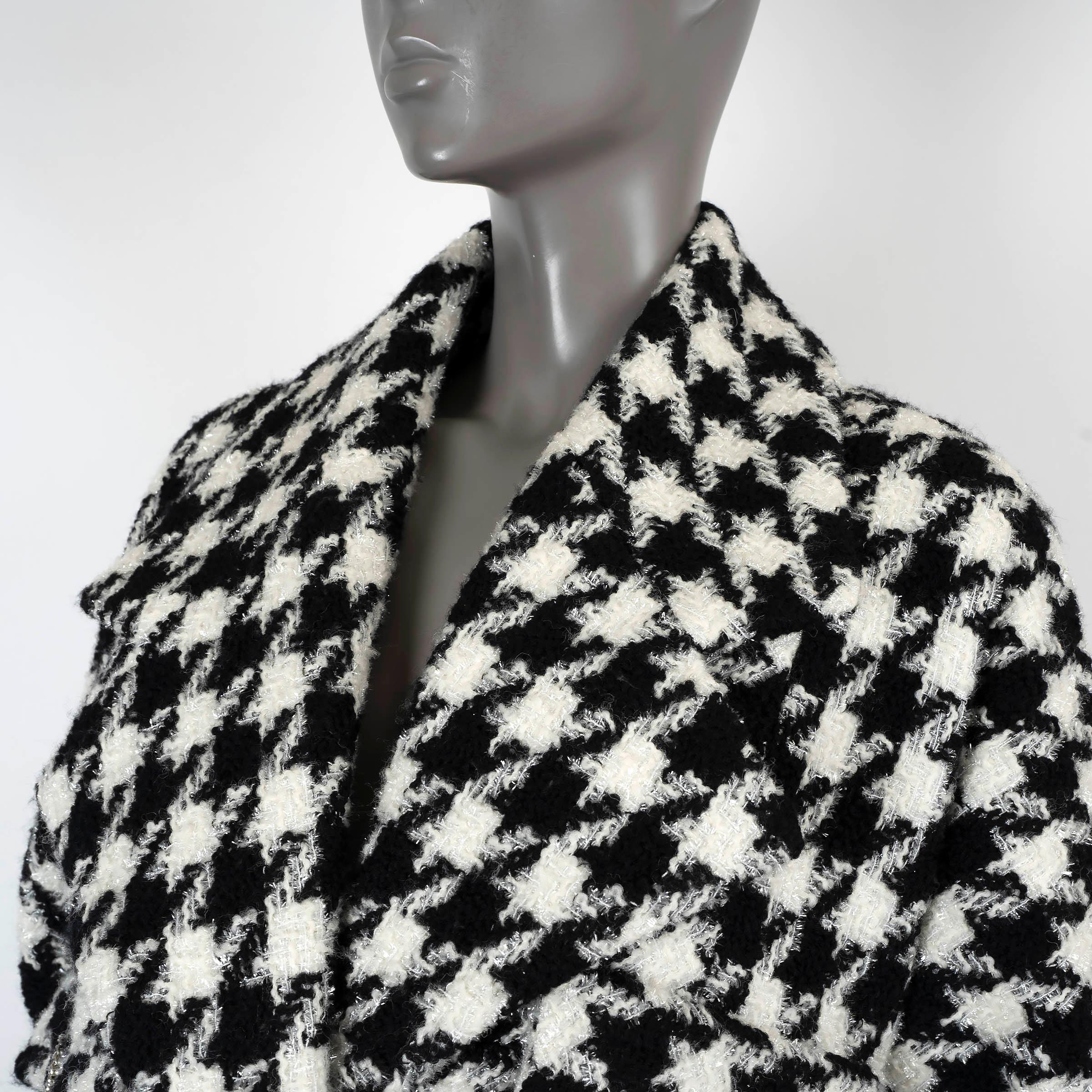 CHANEL Schwarz-Weißer Wollmantel 19K HOUNDSTOOTH LUREX TWEED Jacke 38 S im Angebot 1