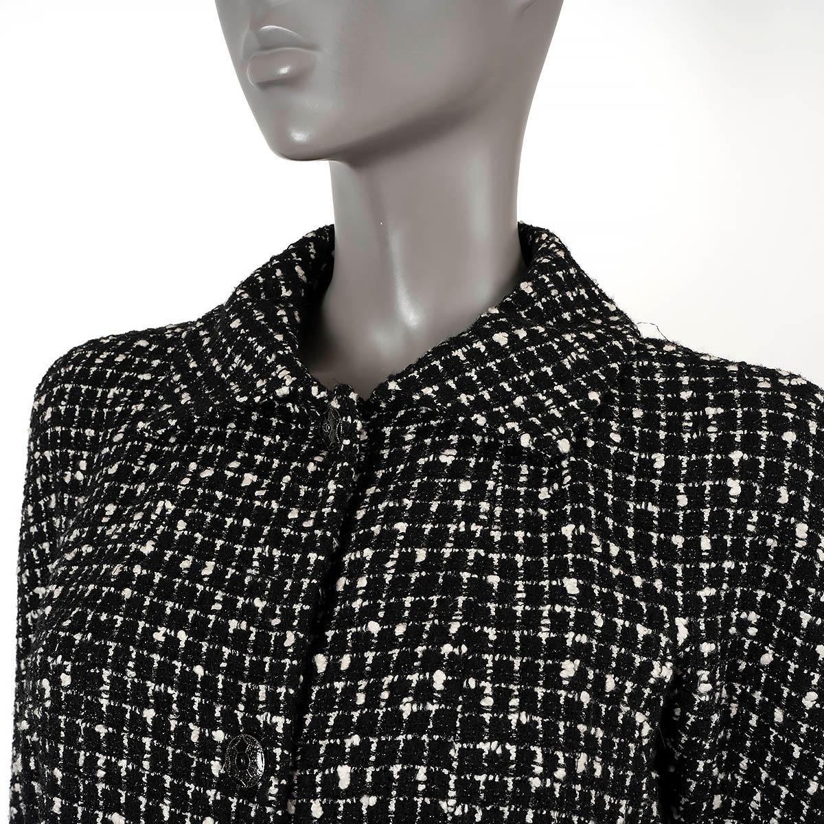 CHANEL black & white wool 2010 10A TWEED Jacket 38 S For Sale 3