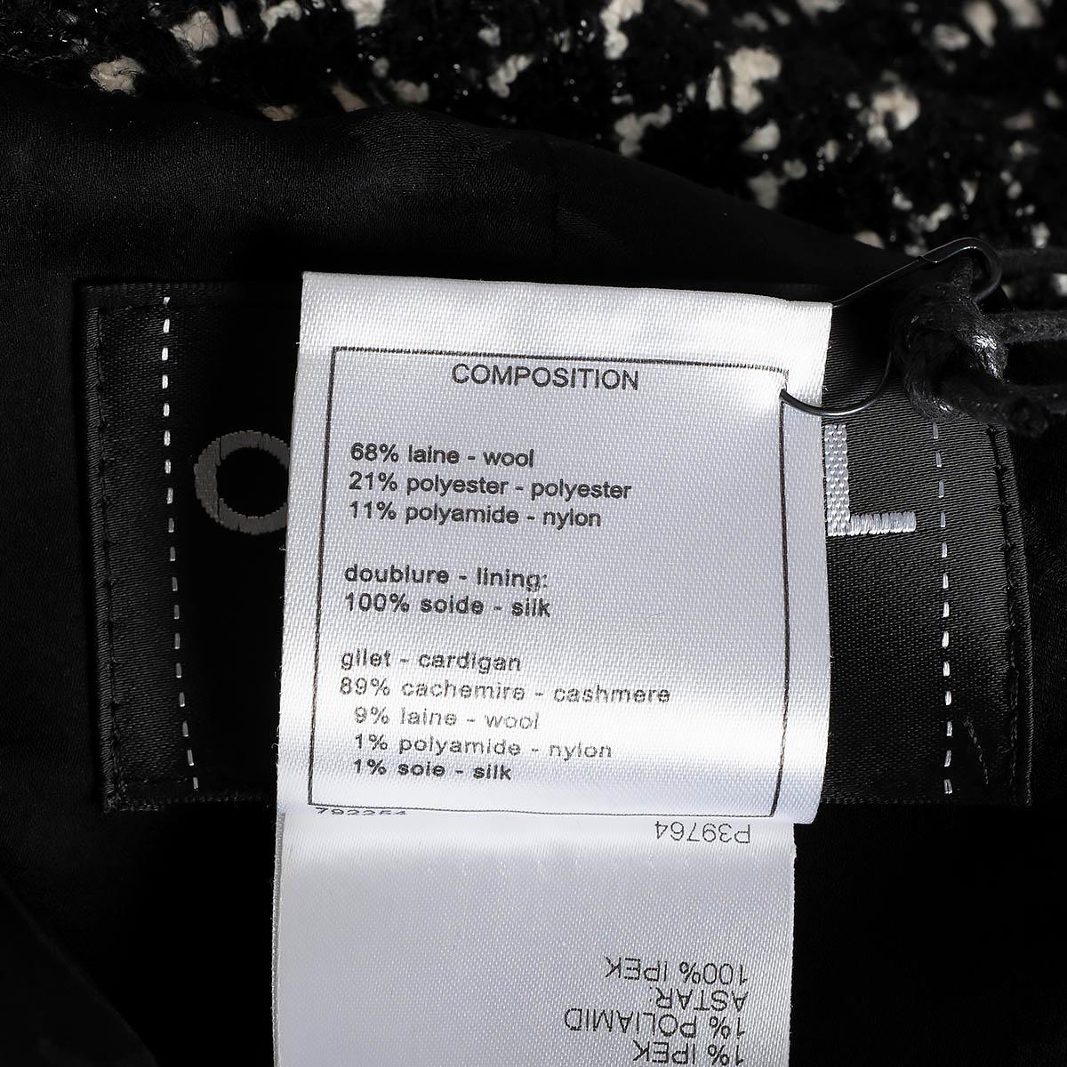 CHANEL black & white wool 2010 10A TWEED Jacket 38 S For Sale 5