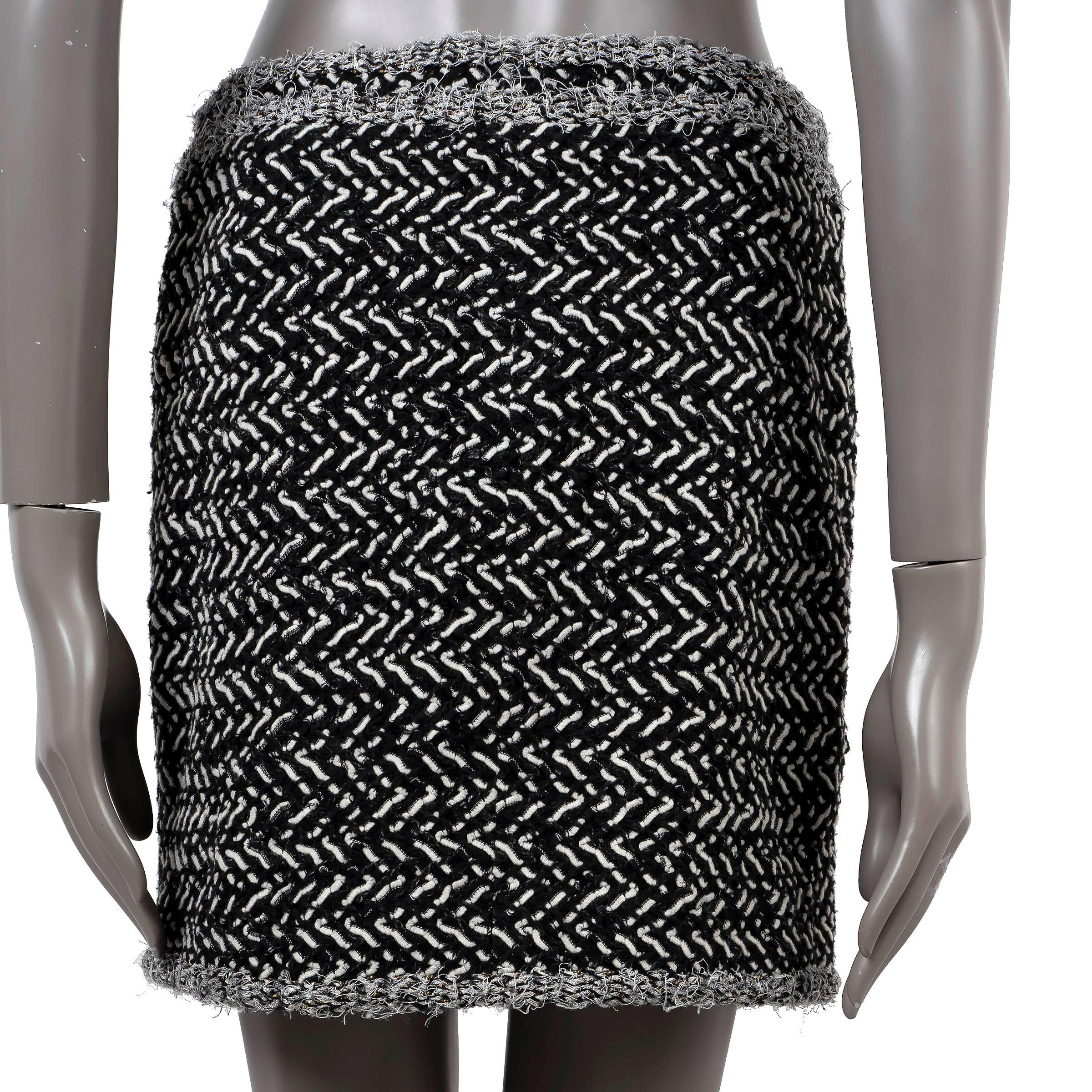 Black CHANEL black & white wool 2011 11A BYZANCE CHEVRON TWEED Skirt 46 XL For Sale