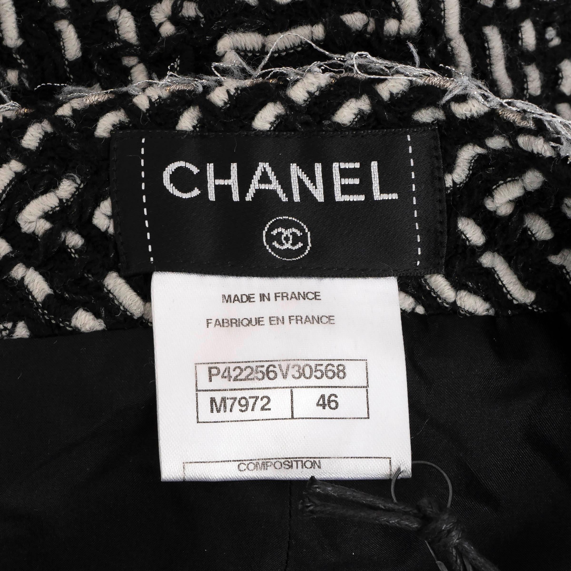 CHANEL black & white wool 2011 11A BYZANCE CHEVRON TWEED Skirt 46 XL For Sale 2