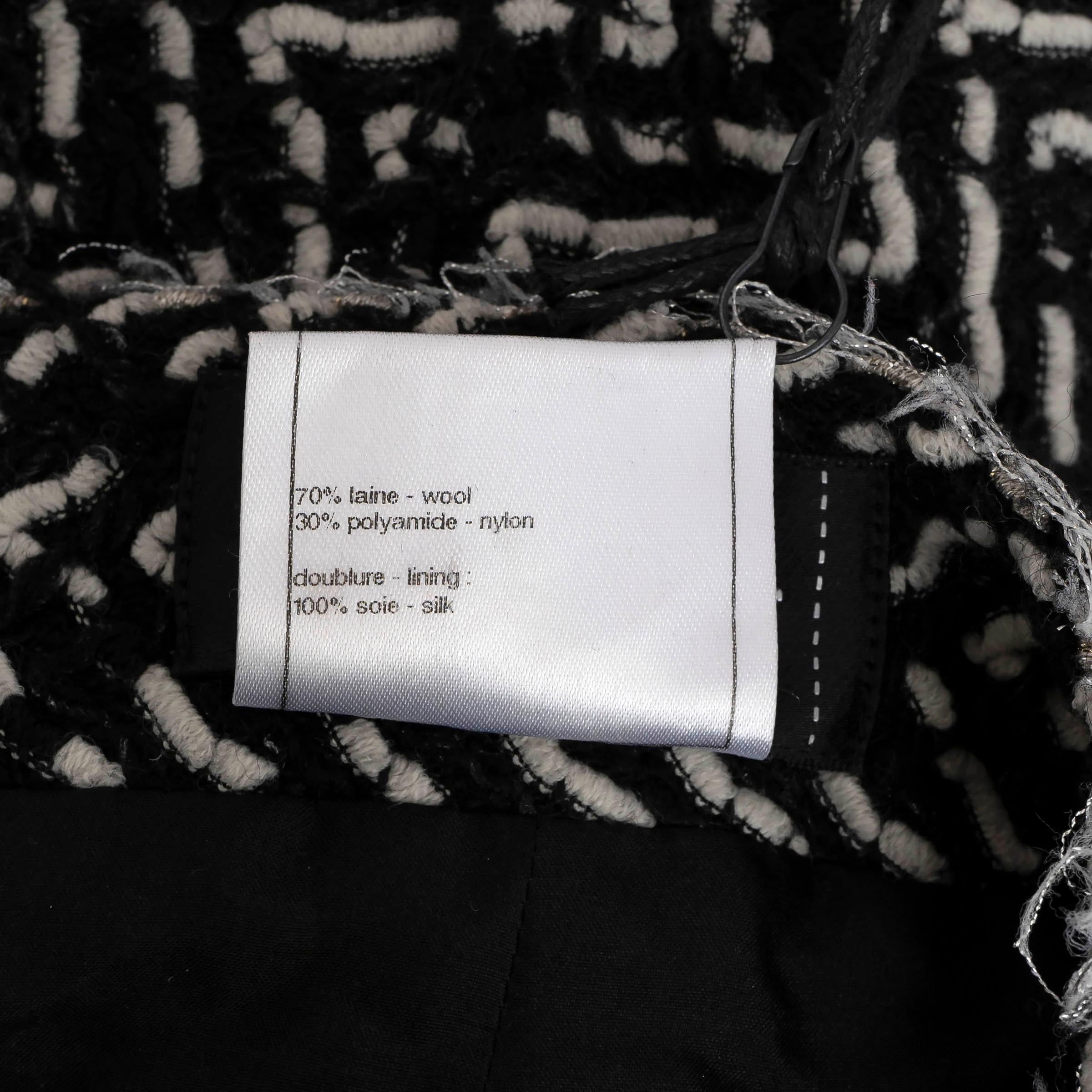 CHANEL black & white wool 2011 11A BYZANCE CHEVRON TWEED Skirt 46 XL For Sale 3