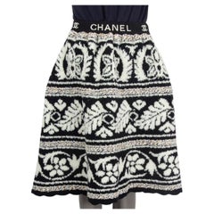 CHANEL black & white wool 2019 19K CHUNKY KNIT MINI Skirt 38 S