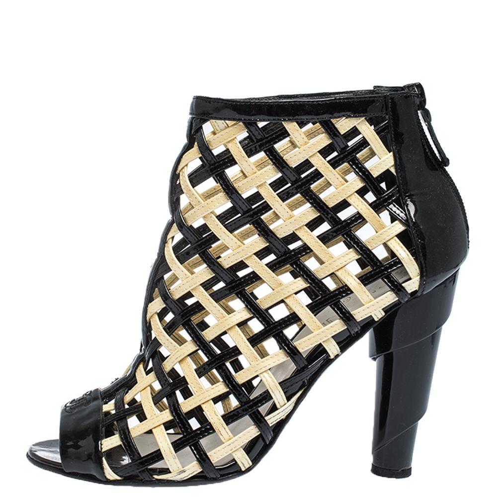 In a magical blend of luxury and elegance, these booties come crafted from black and white woven patent leather in a caged silhouette. They are designed with open toes, CC logos on the front and back zippers. The pair is elevated on well-designed