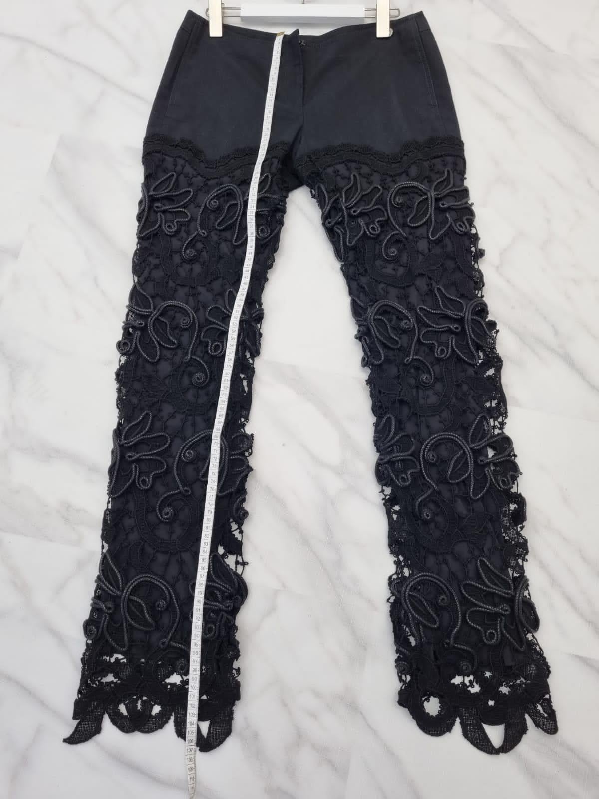 Chanel Pantalón Negro Con Encaje Talla 38 en Excelente estado para la venta en New York, NY