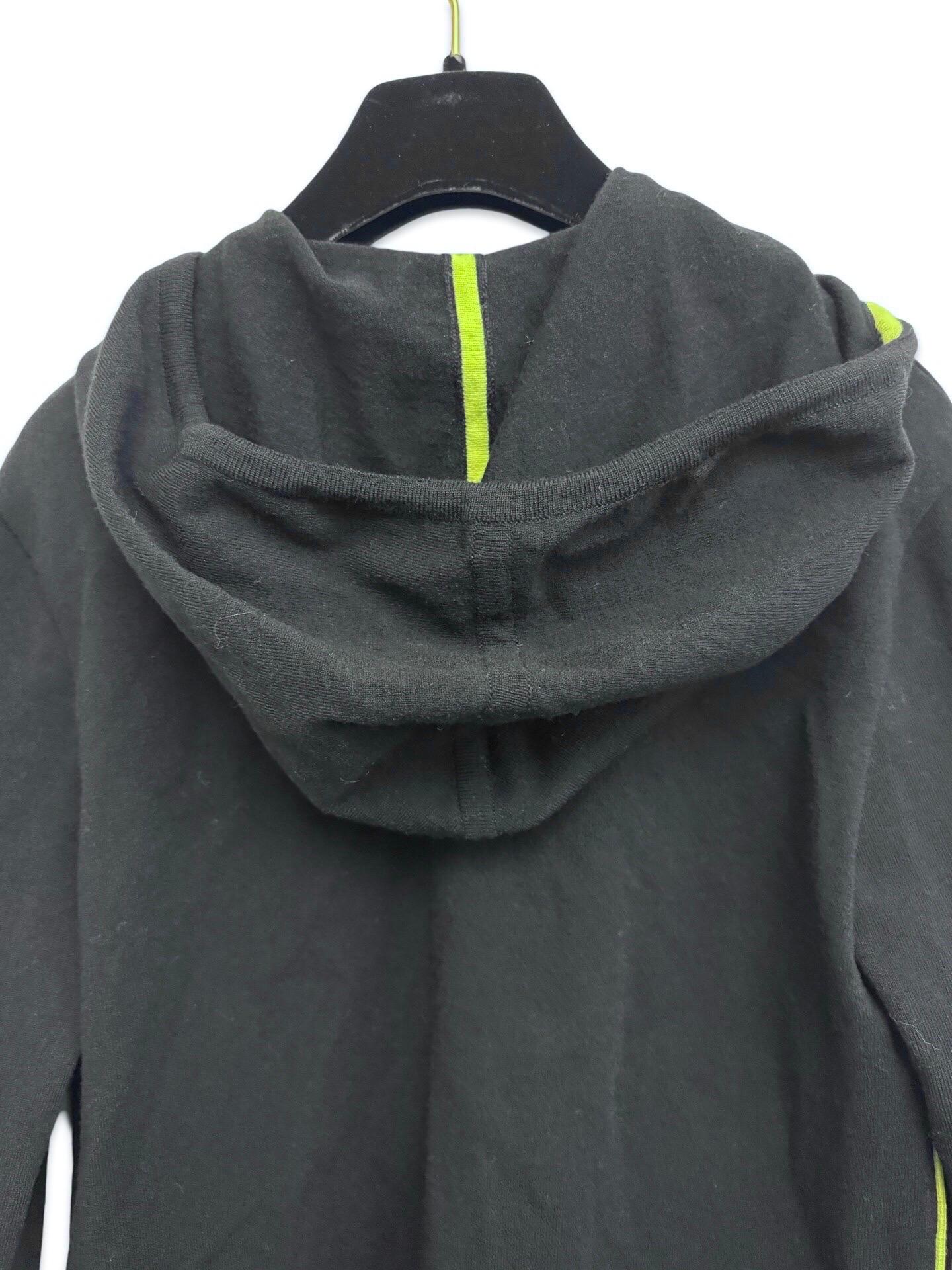 Women's or Men's Chanel black wood hoodie zip sweater For Sale